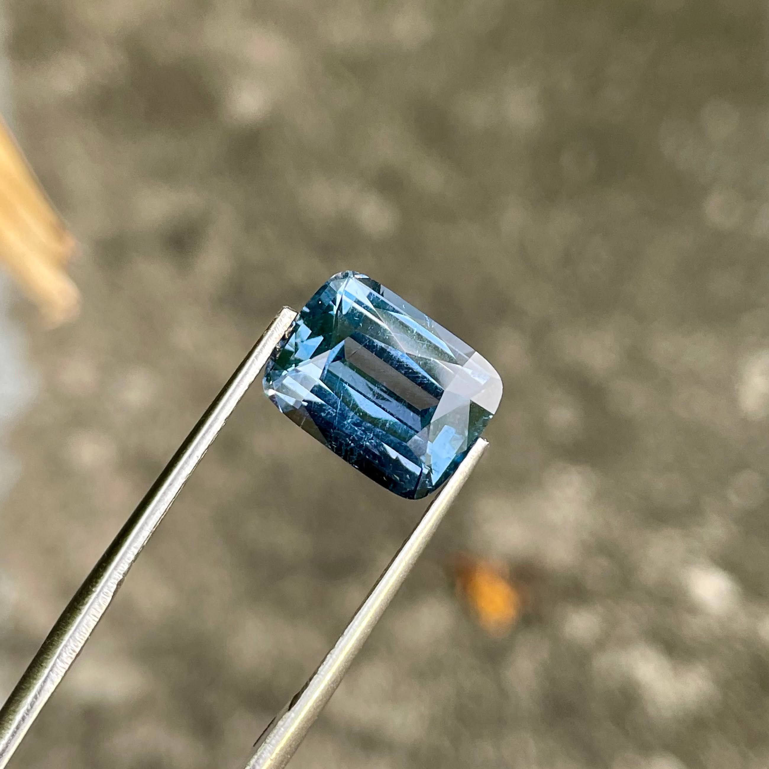 5.15 Carats Grayish Blue Spinel Stone