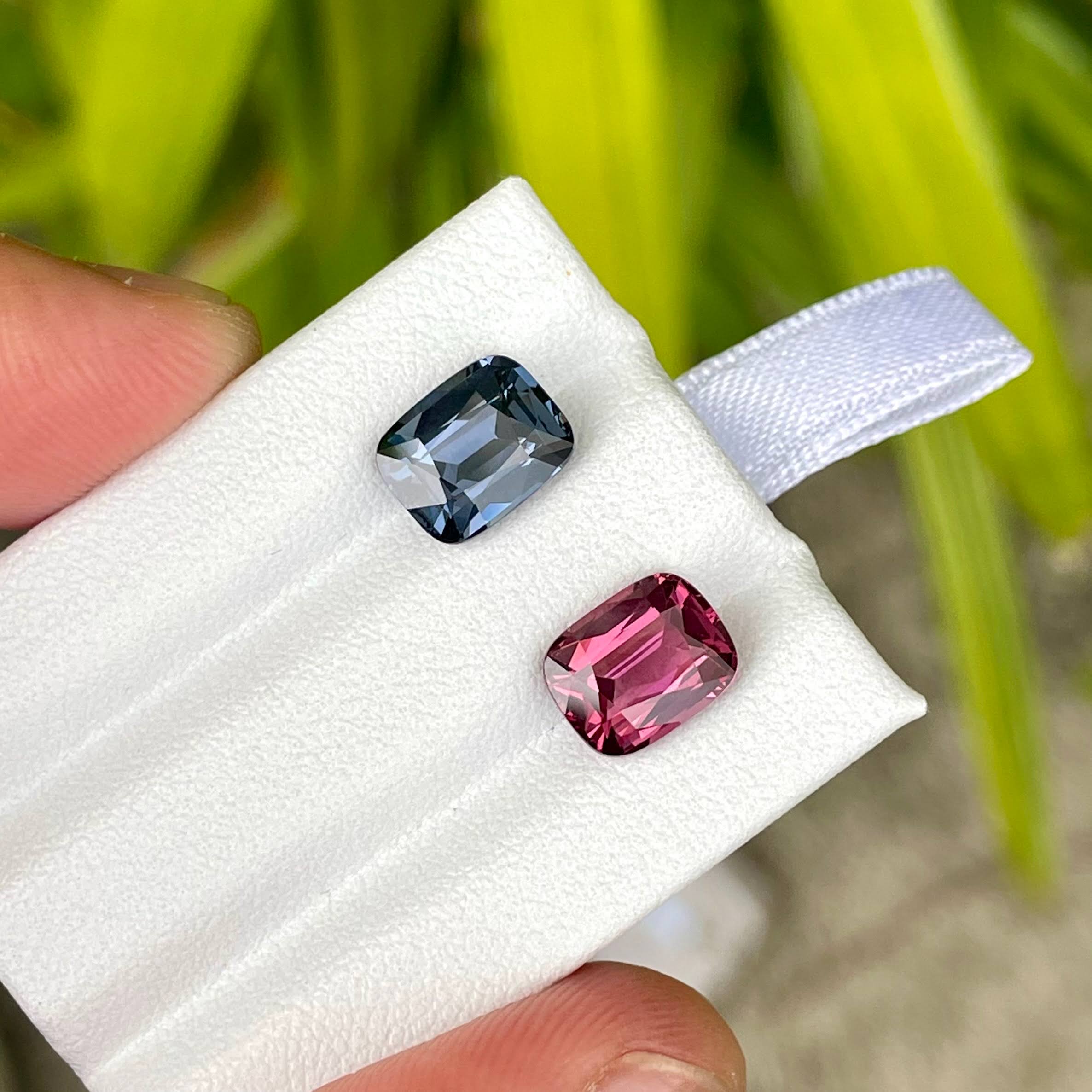 4.96 Carats Opposite Color Spinel Pair