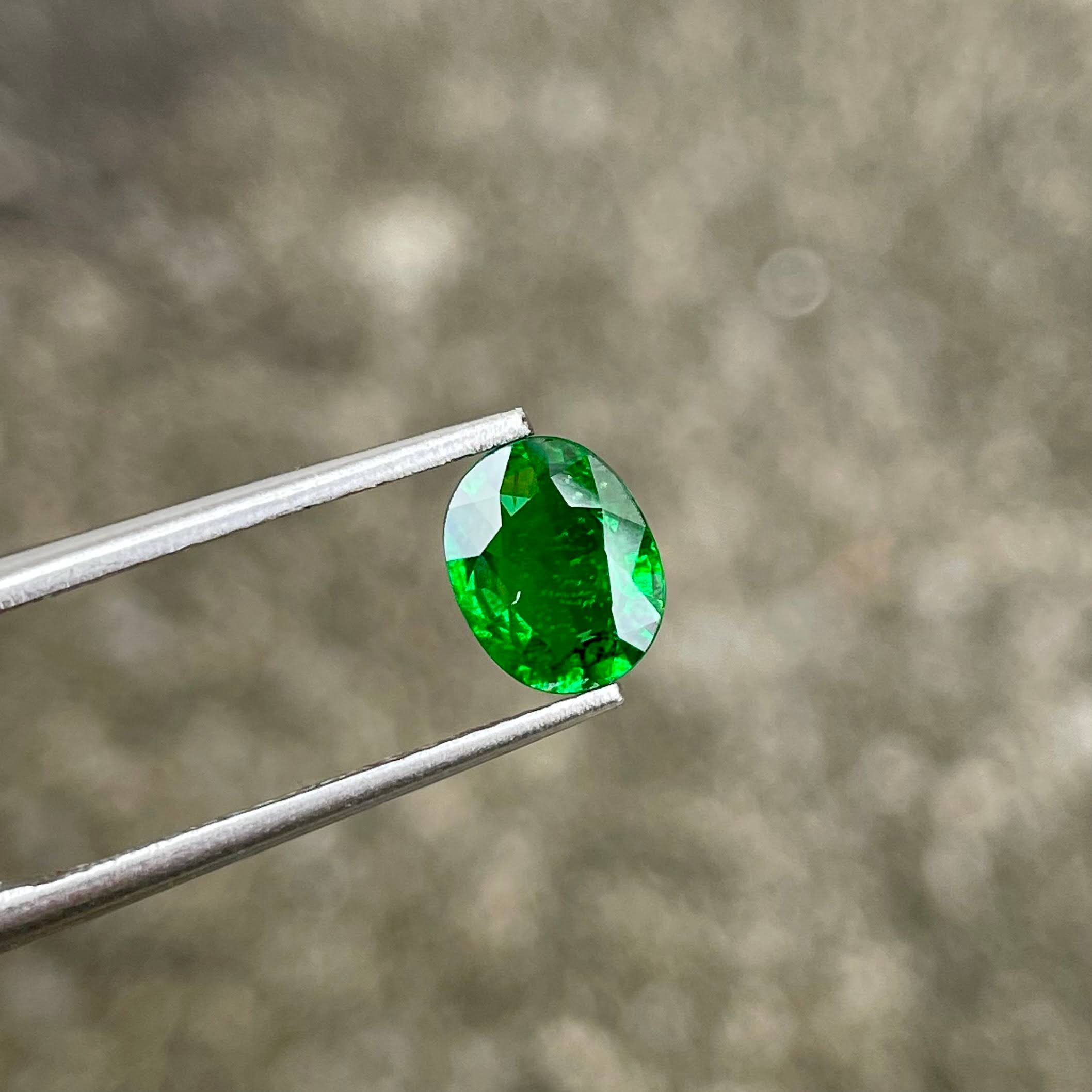 1.17 Carats Green Tsavorite Oval Garnet