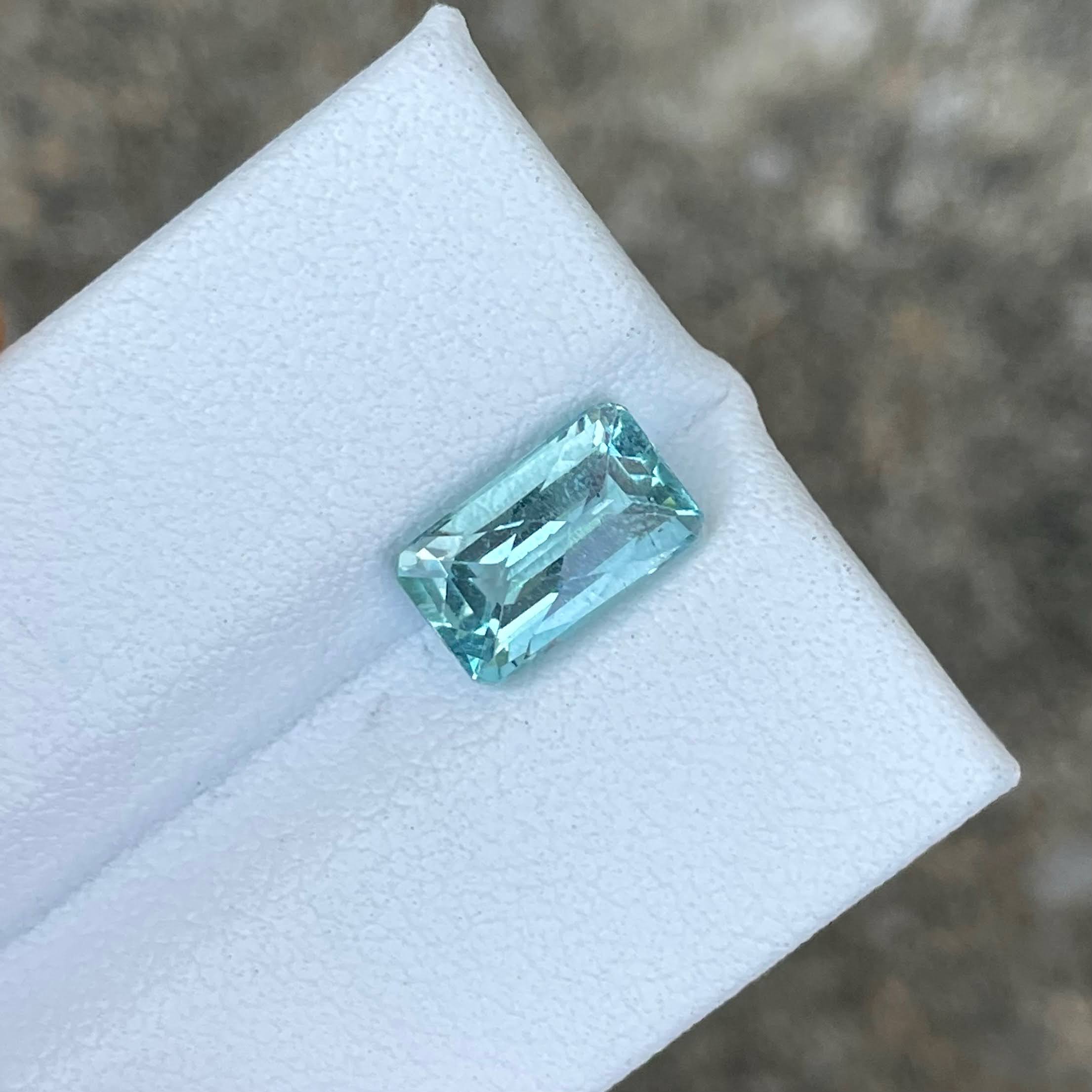 1.94 Carats Blue Aquamarine Gemstone