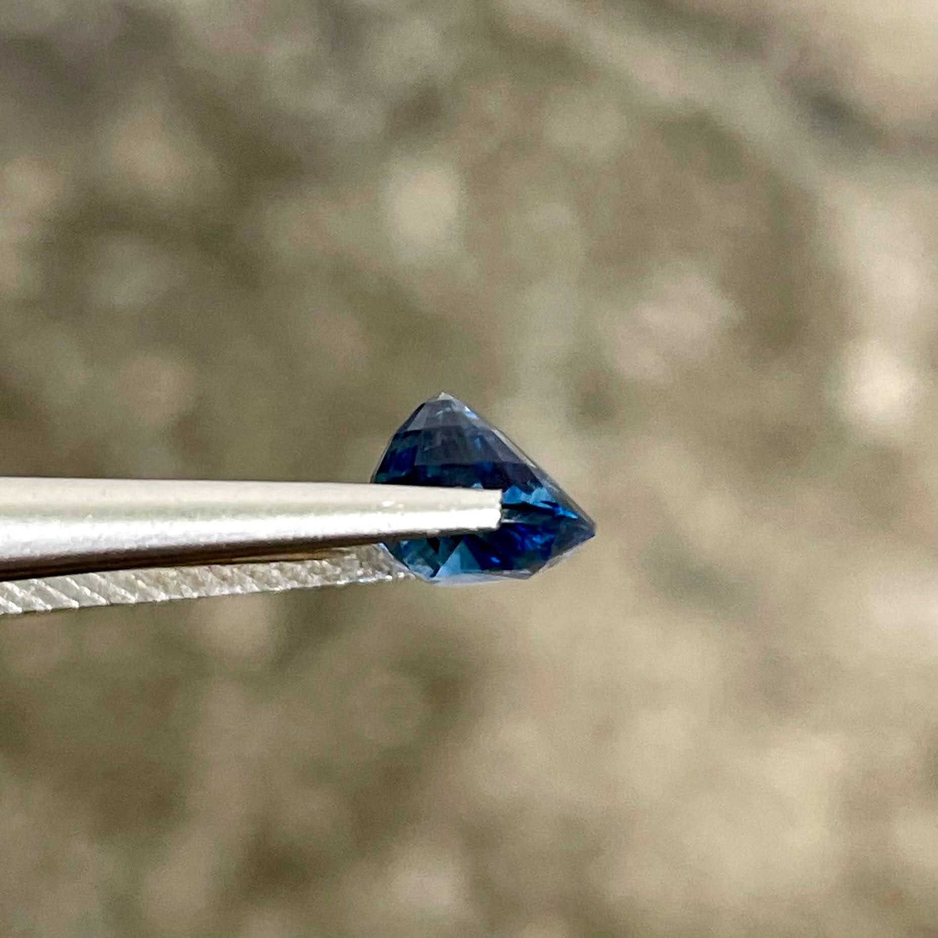 2.74 Carats Blue Sapphire Gemstone