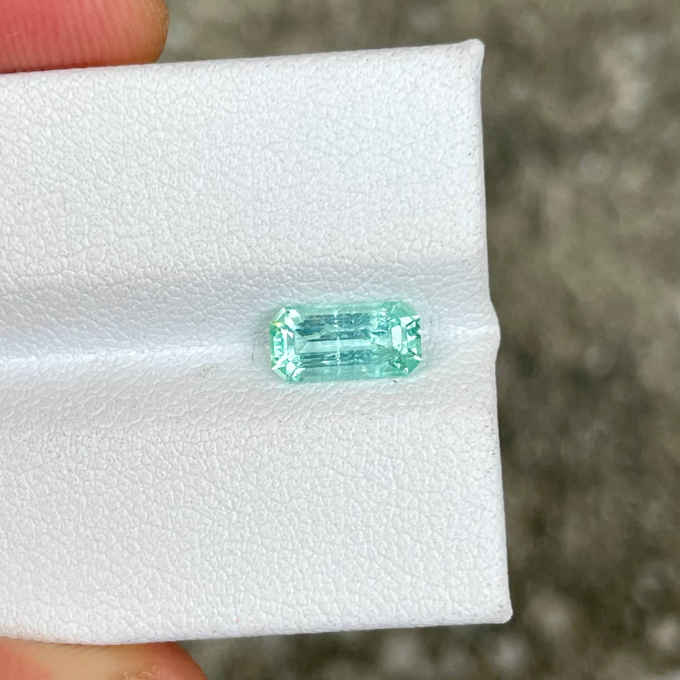 1.05 Carats Emerald Faceted Gemstone