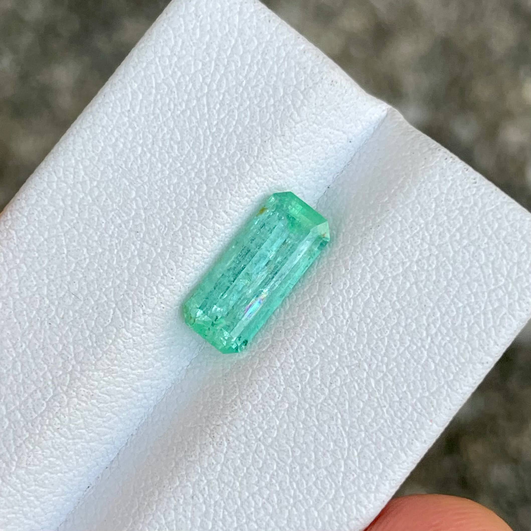 1.89 Carats Emerald Faceted Gemstone