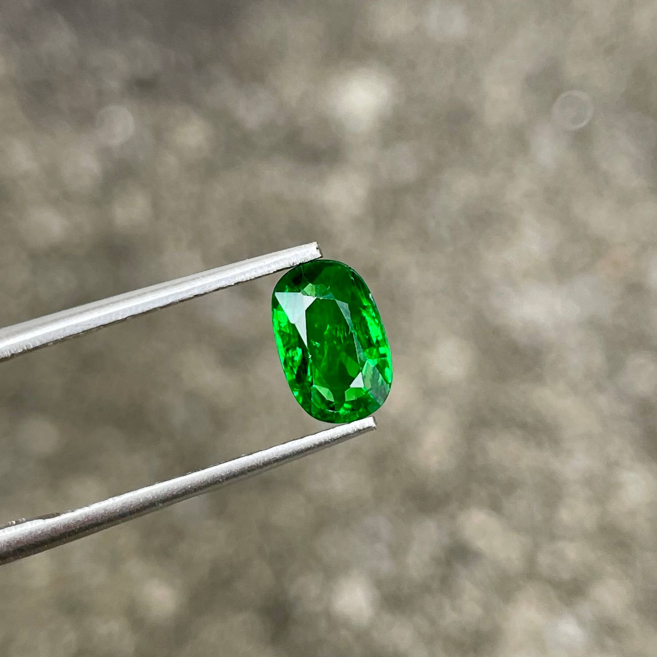 1.72 Carats Green Tsavorite Oval Garnet