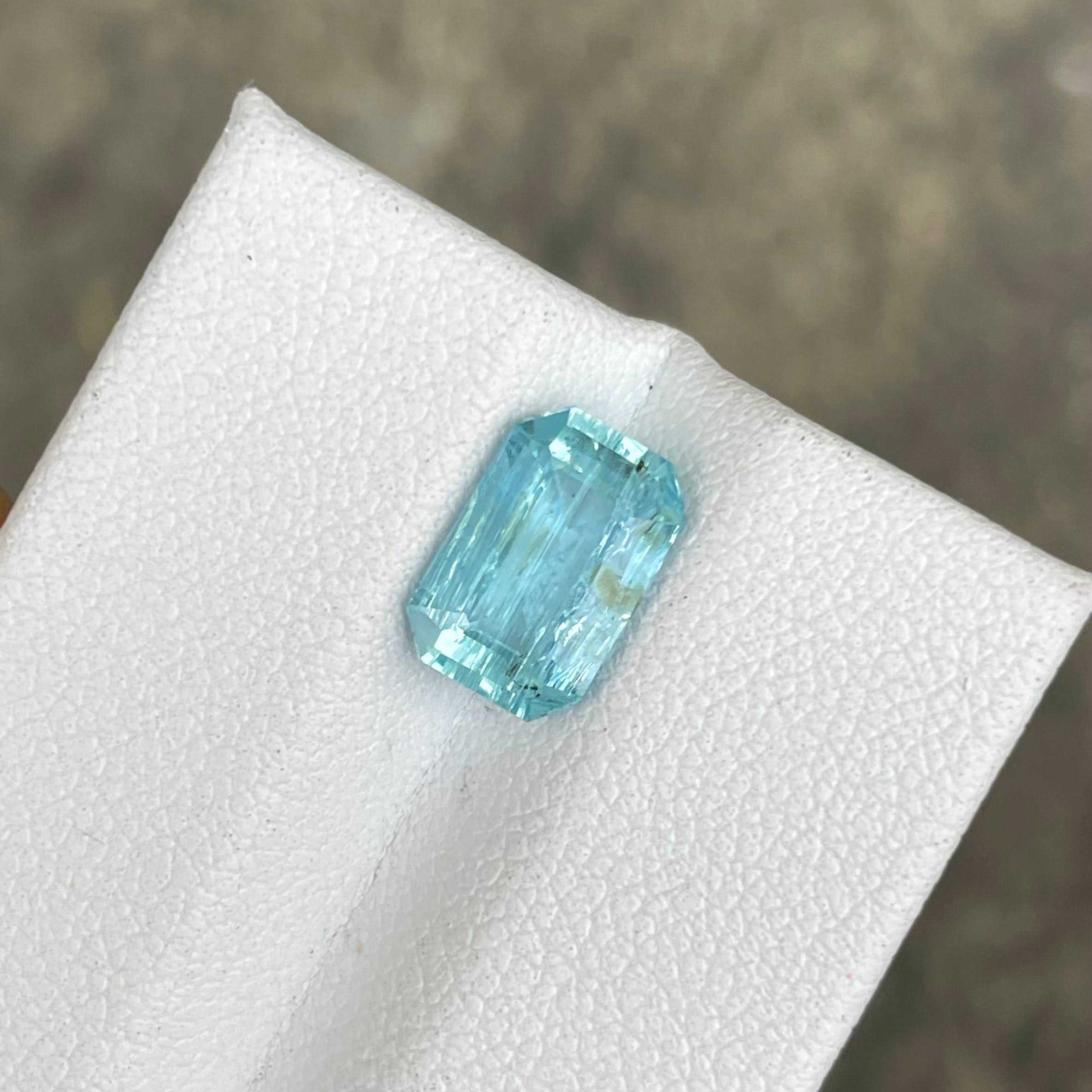 1.92 Carats Blue Aquamarine Gemstone