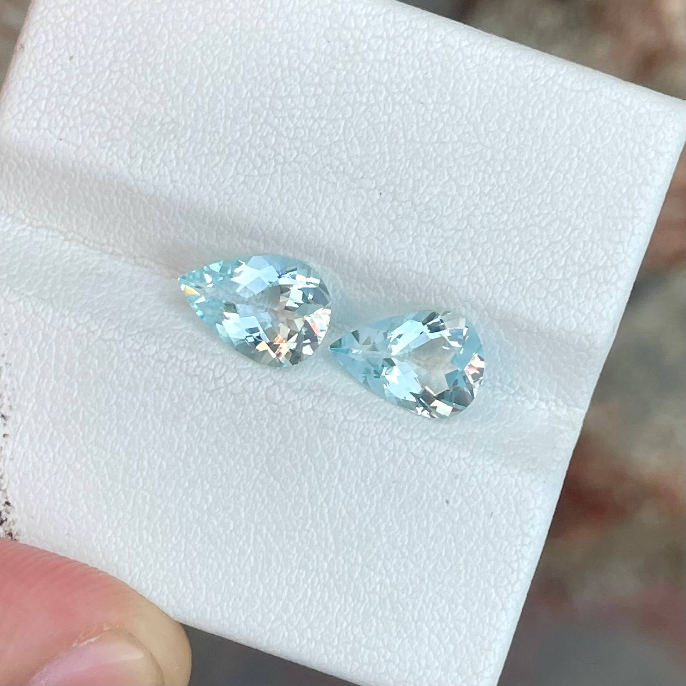 2.56 carats Light Blue Aquamarine Pair