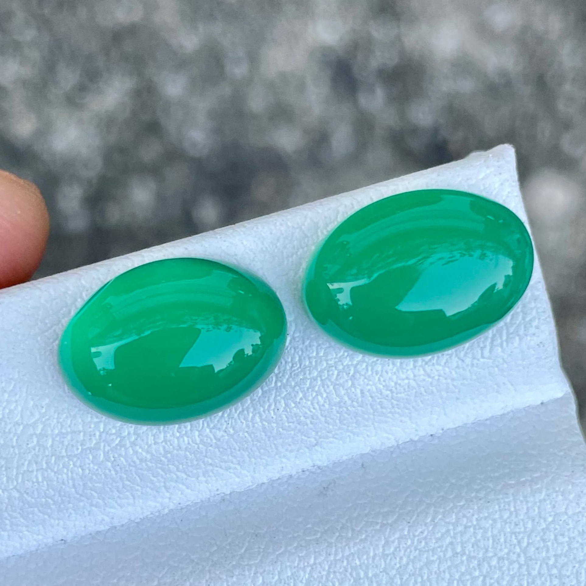 12.78 Carats Green Agate Pair Gemstone