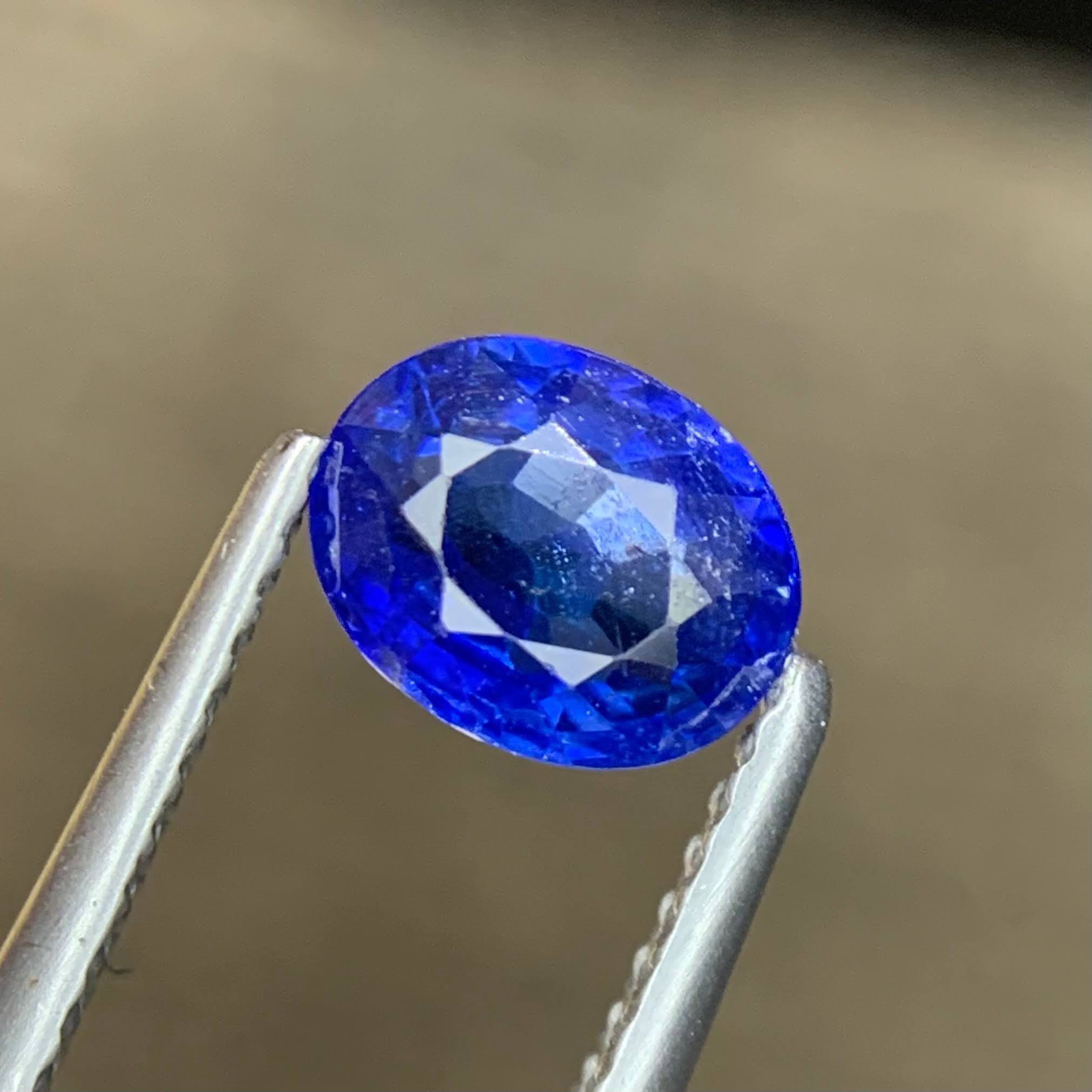 deep-blue-sapphire-1-38ct-sri-lanka-aig