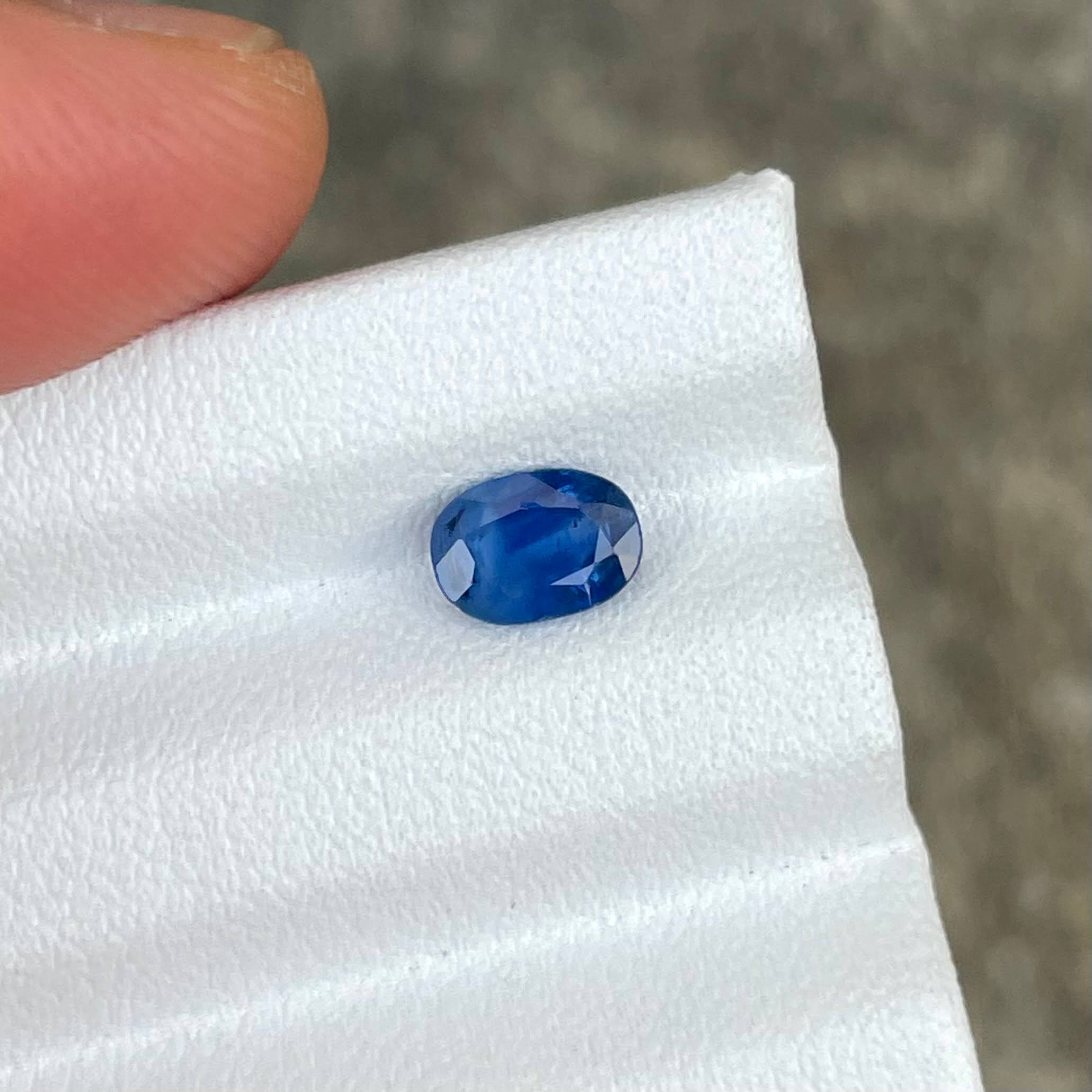 0.98 Carats Blue Sapphire Oval Stone