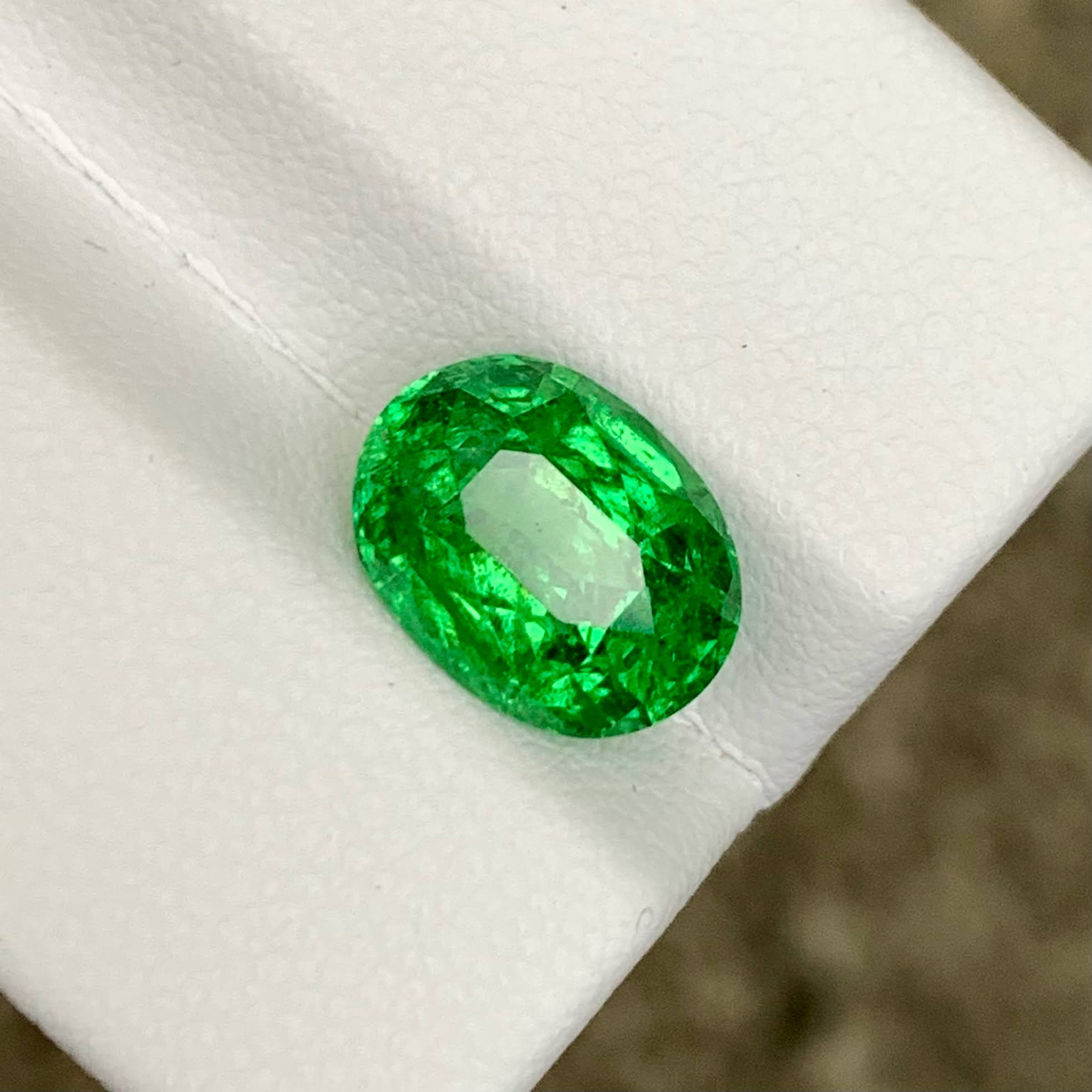 4-08-carats-leaf-green-tsavorite-garnet-oval-faceted-tanzania