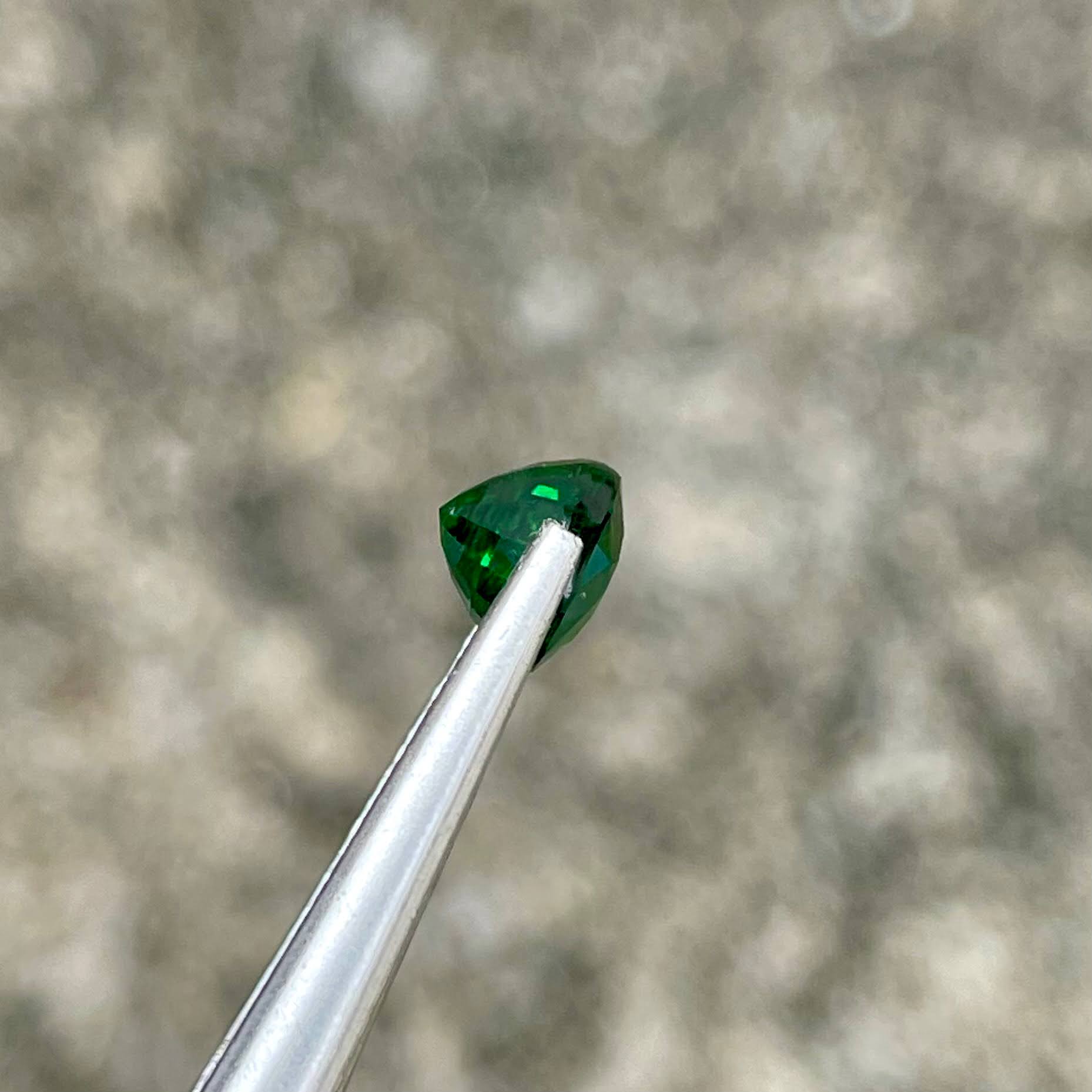 1.47 Carats Green Tsavorite Oval Garnet 