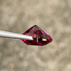 6-28-carats-vivid-reddish-pink-garnet-heart-faceted-cut-natural-nigerian-gemstone