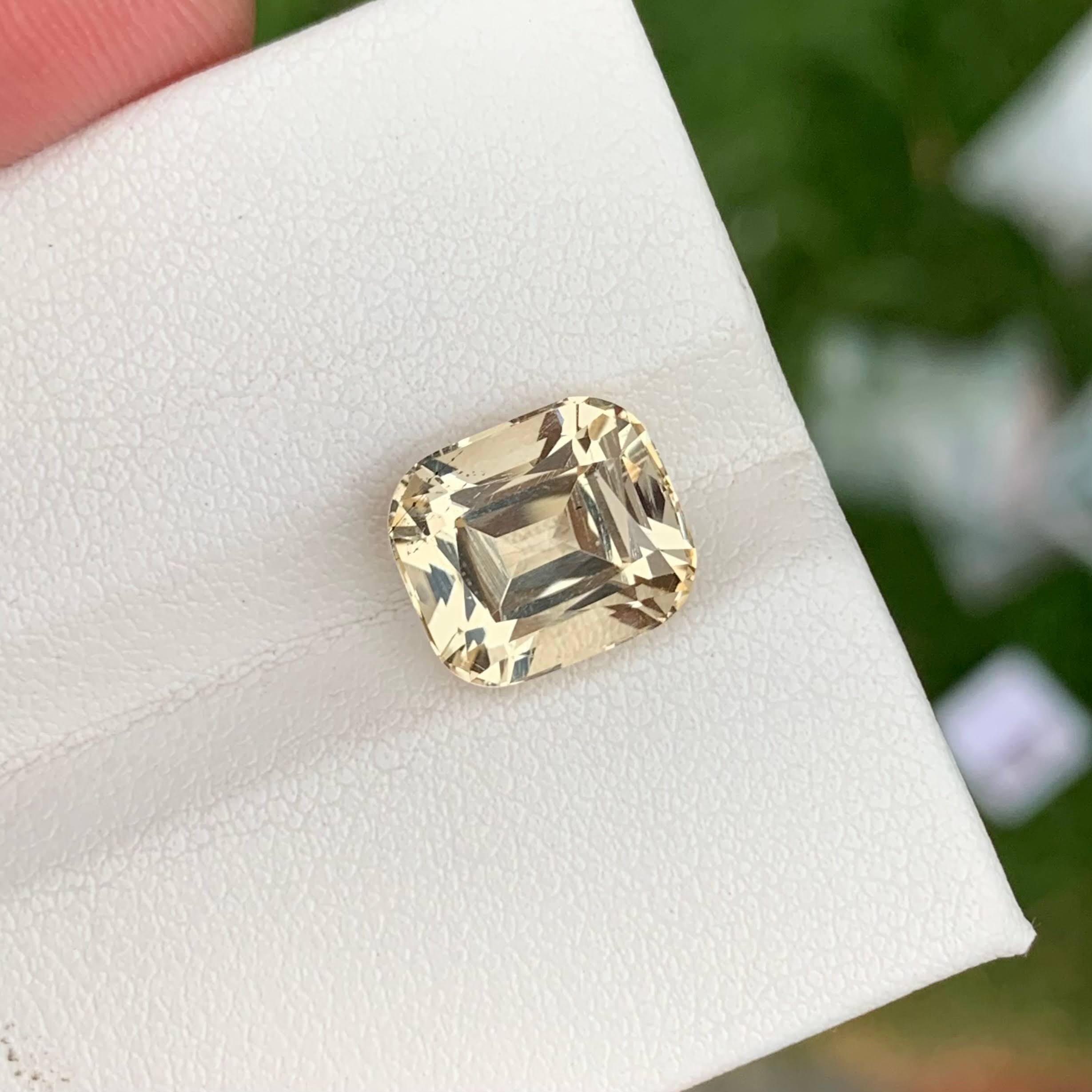 4.70 Carats Yellow Scapolite Stone