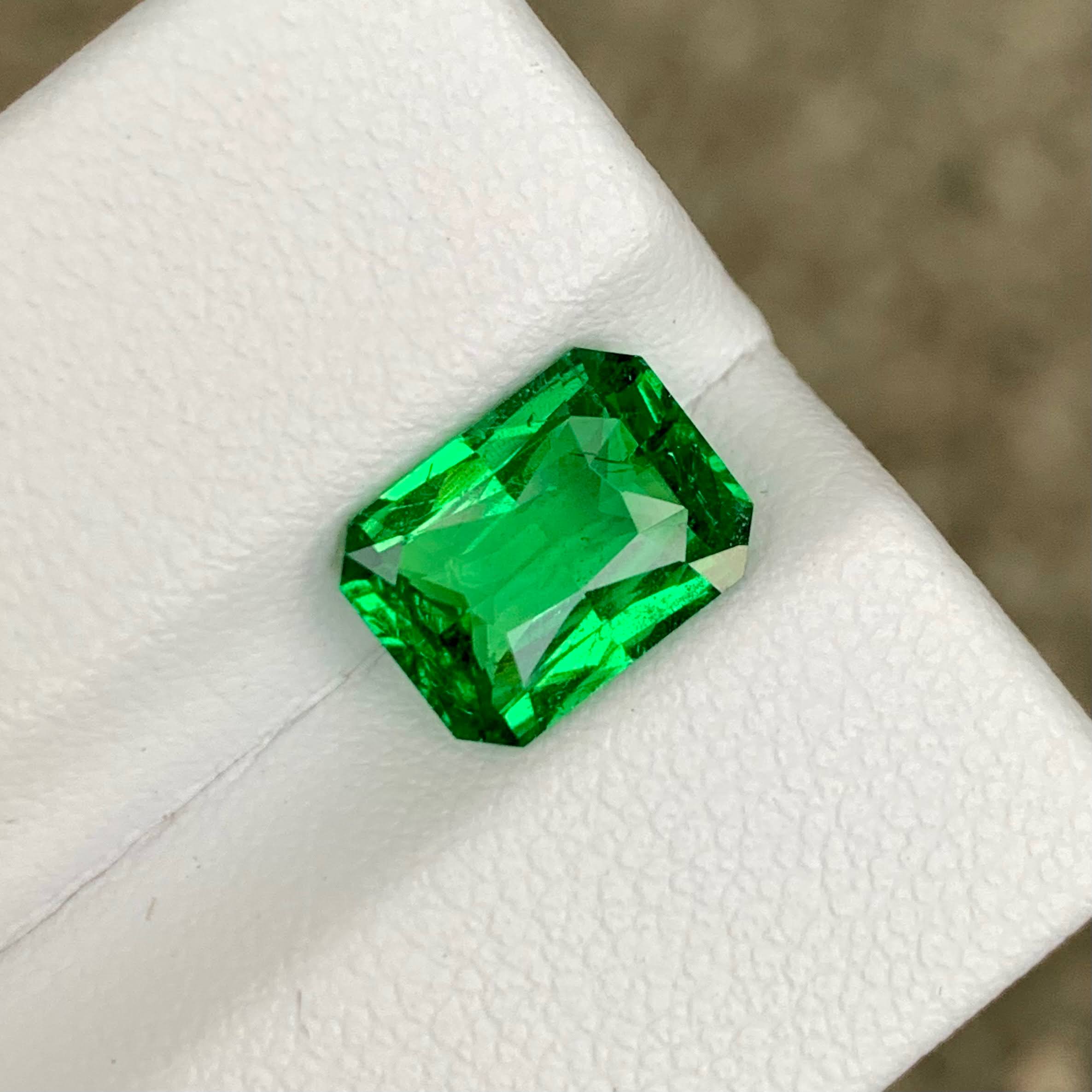 vivid-green-natural-tsavorite-garnet-2-98ct-tanzania