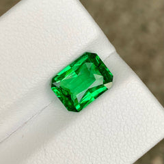 vivid-green-natural-tsavorite-garnet-2-98ct-tanzania