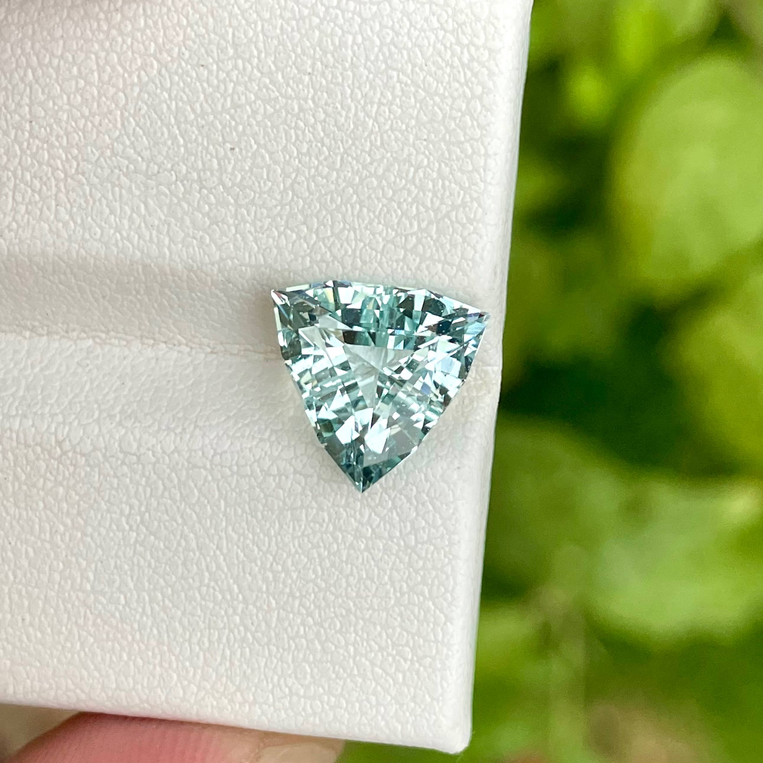 3.80 Carats Blue Aquamarine Stone