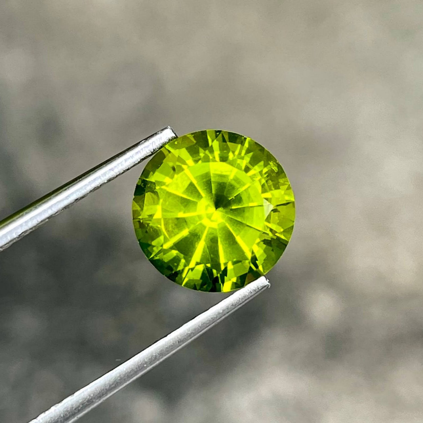 4.13 Carats Green Peridot Gemstone