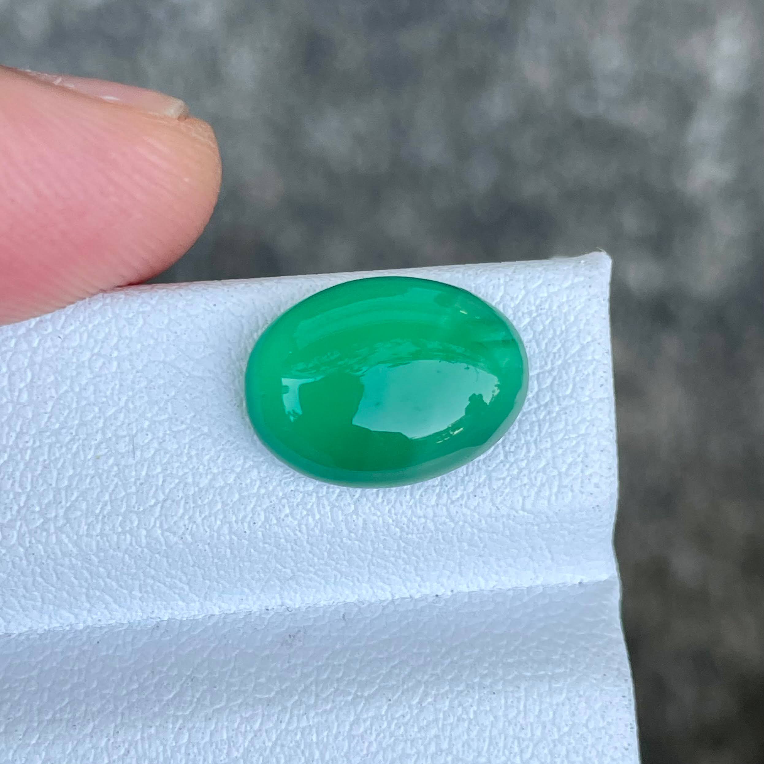 4.54 Carats Green Agate Oval Stone