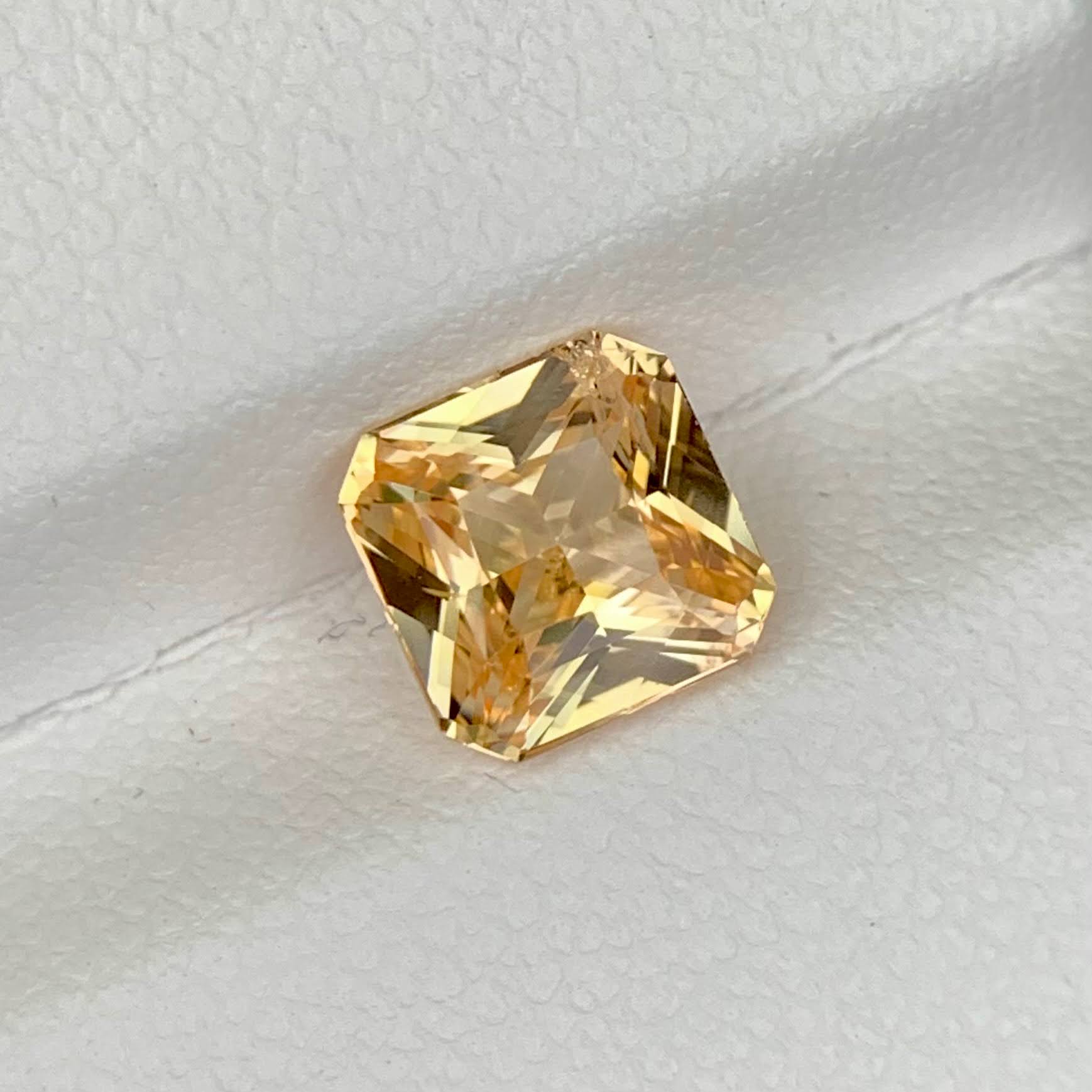 2-06ct-yellow-peach-sapphire-sri-lanka-octagon