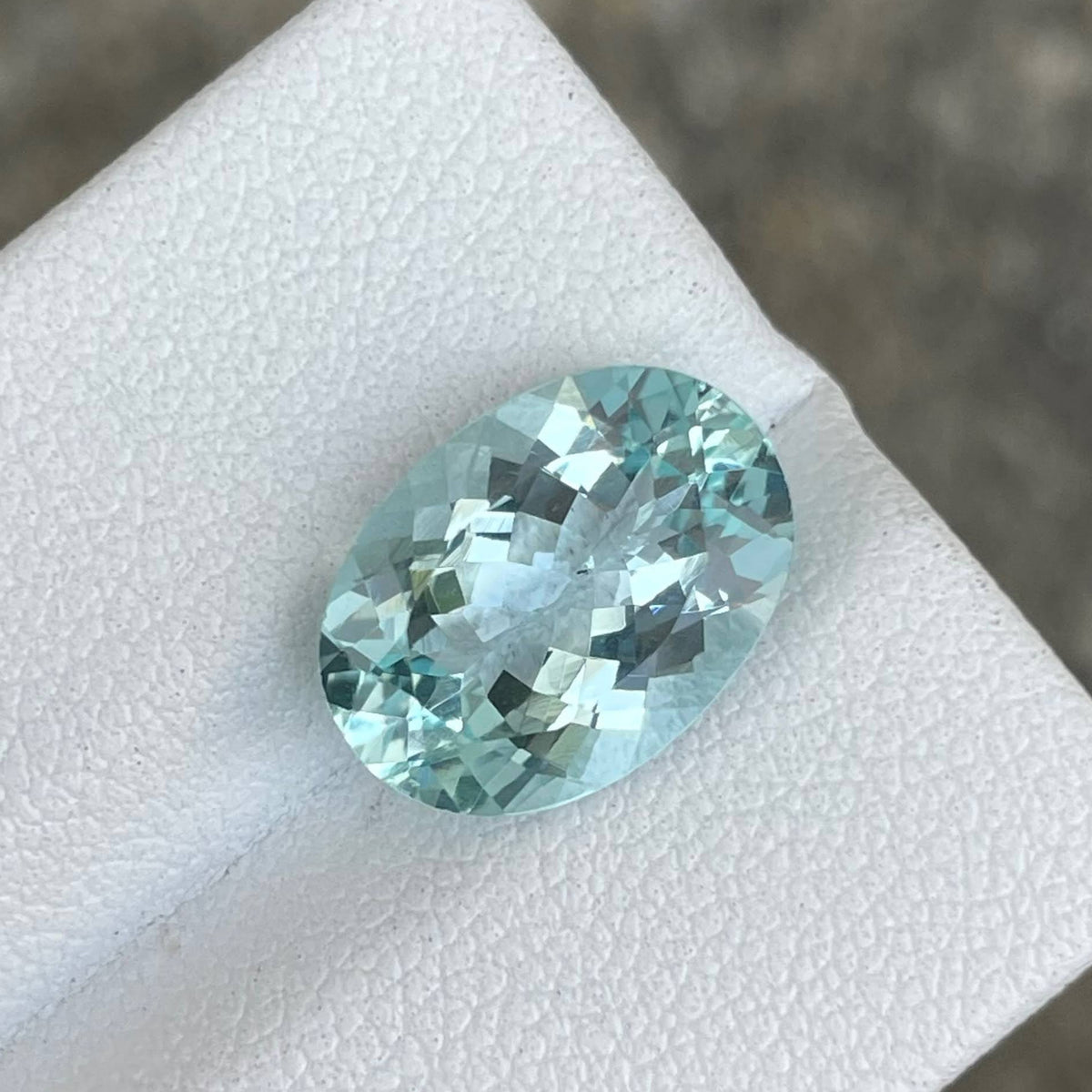 4.24 Carats Blue Aquamarine Oval Stone