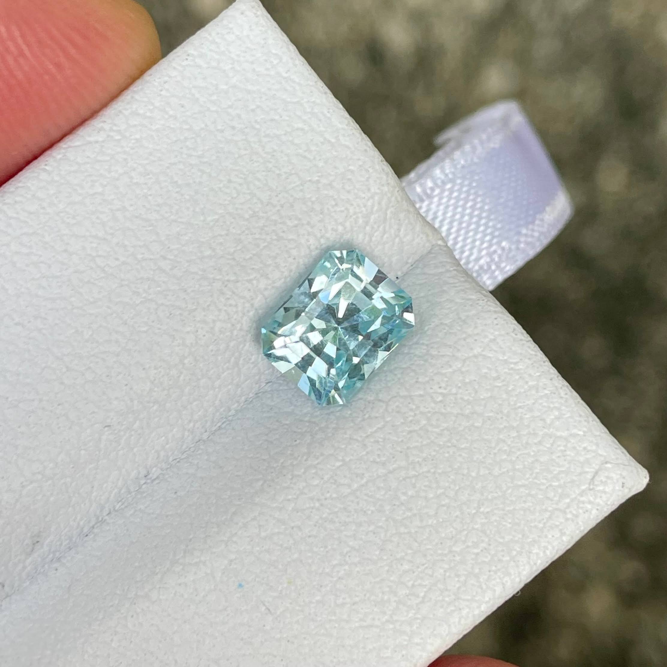 1.45 Carats Blue Aquamarine Gemstone