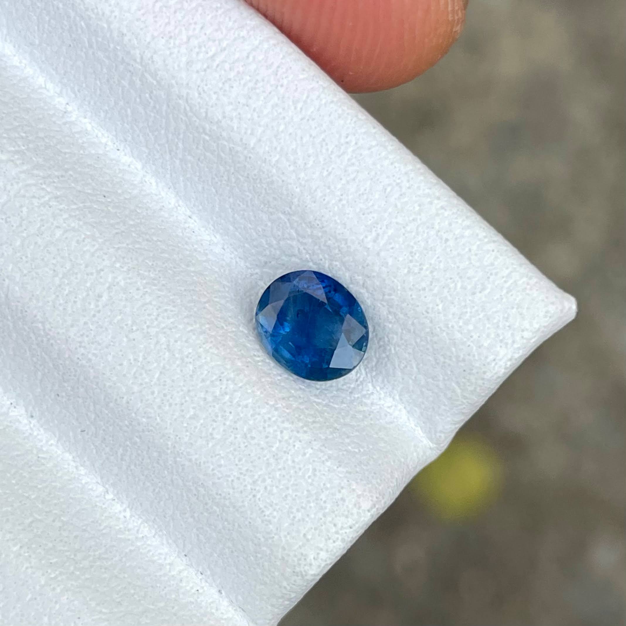 0.81 Carats Blue Sapphire Oval Stone