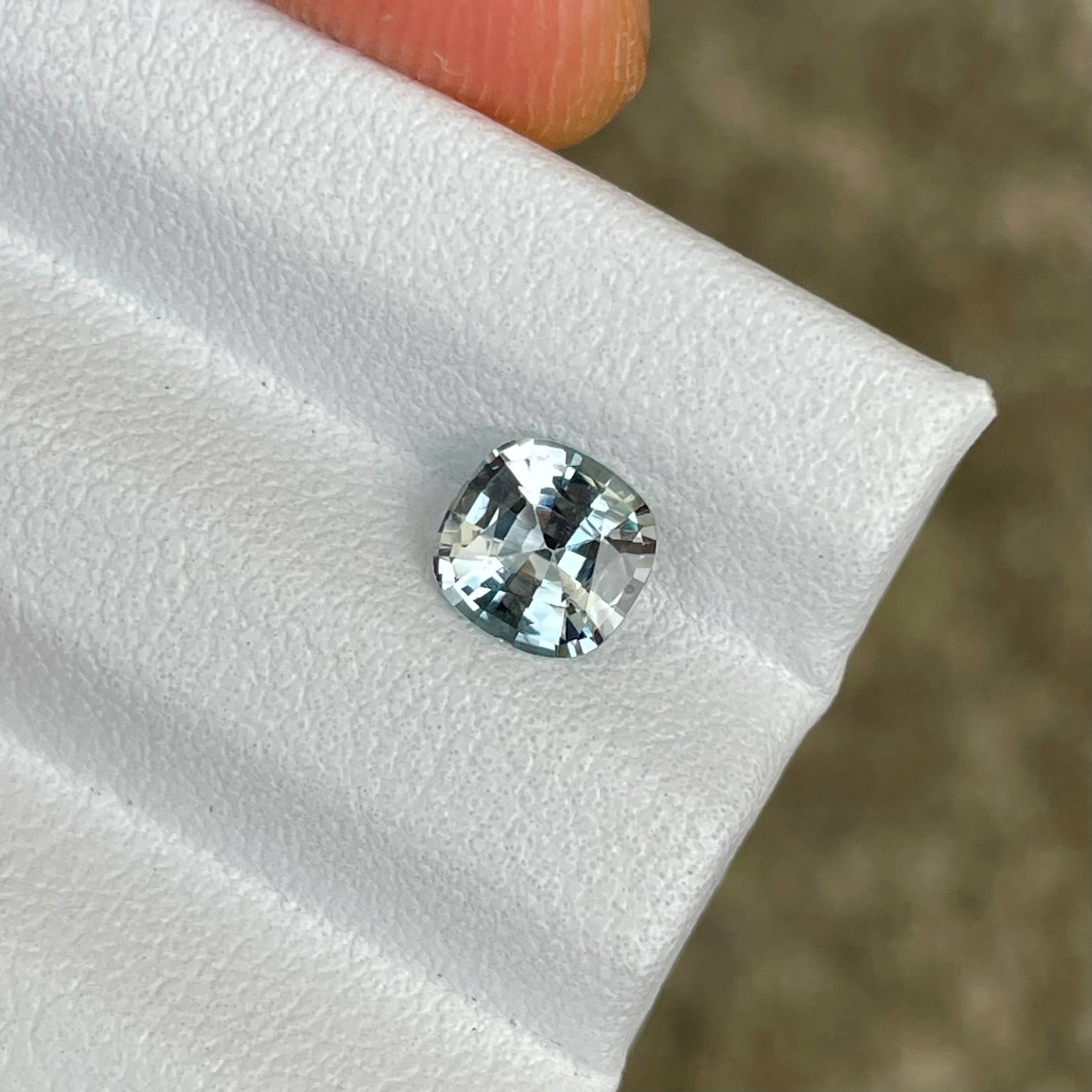 0.95 carats Colorless Sapphire Stone