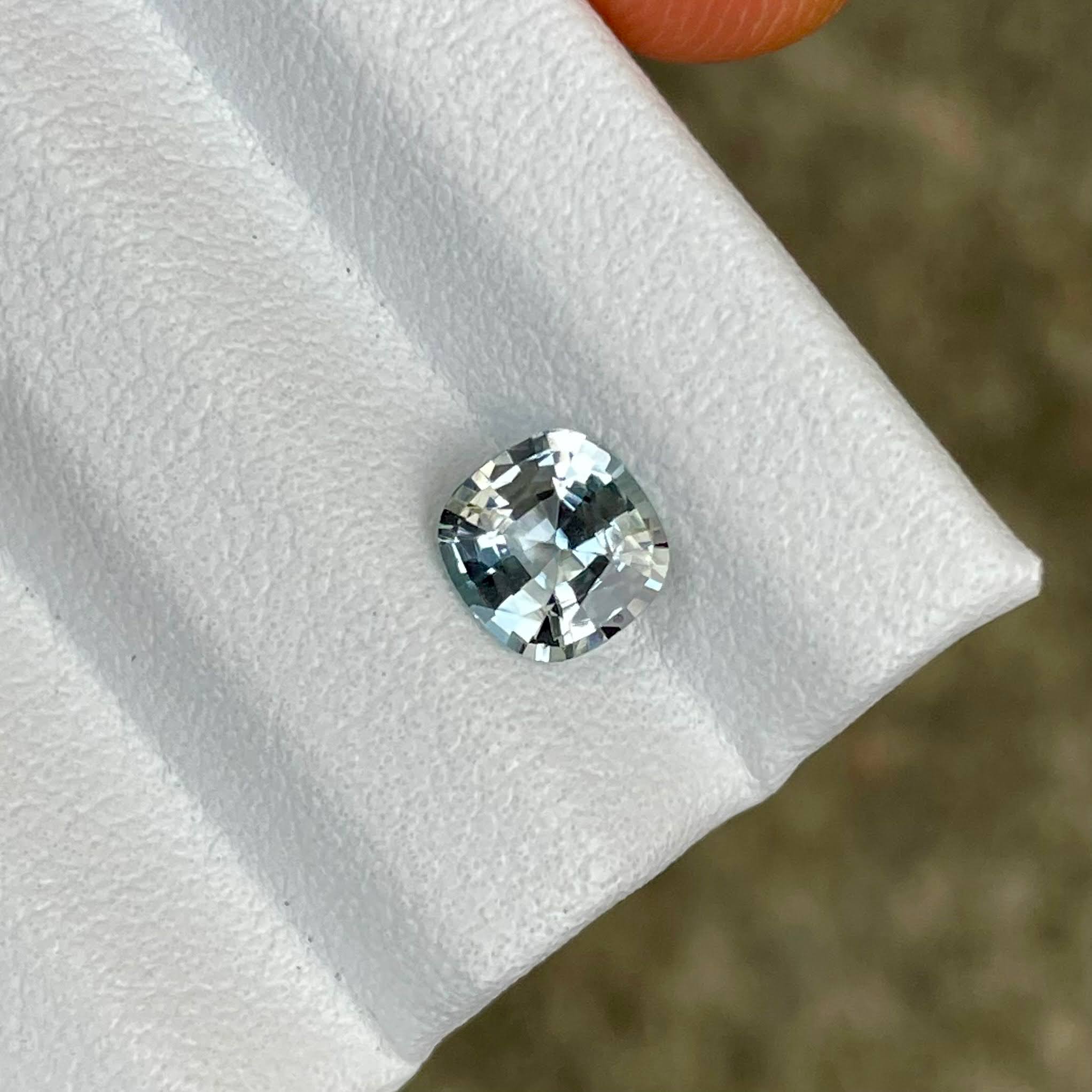 0.95 carats Colorless Sapphire Stone