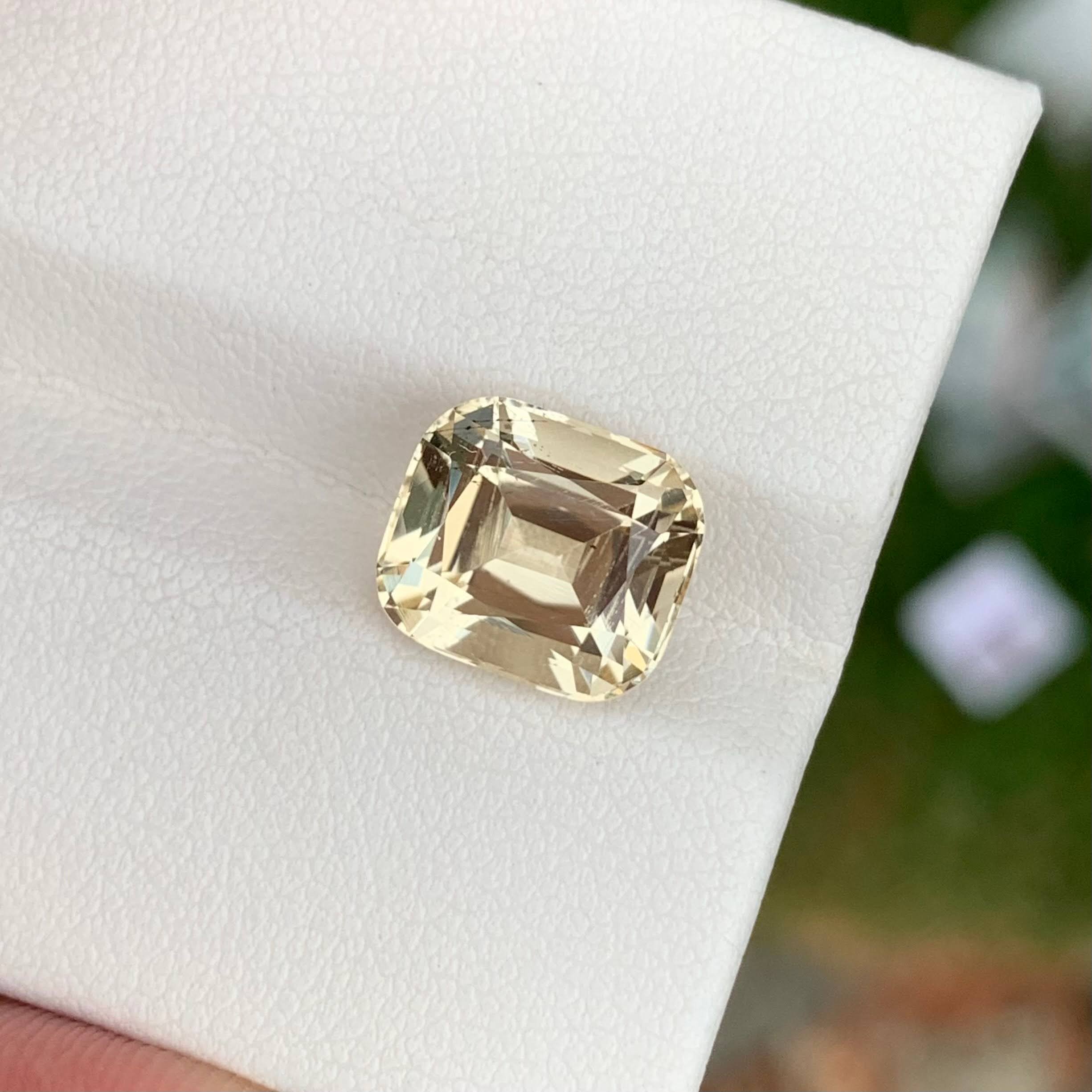 4.70 Carats Yellow Scapolite Stone