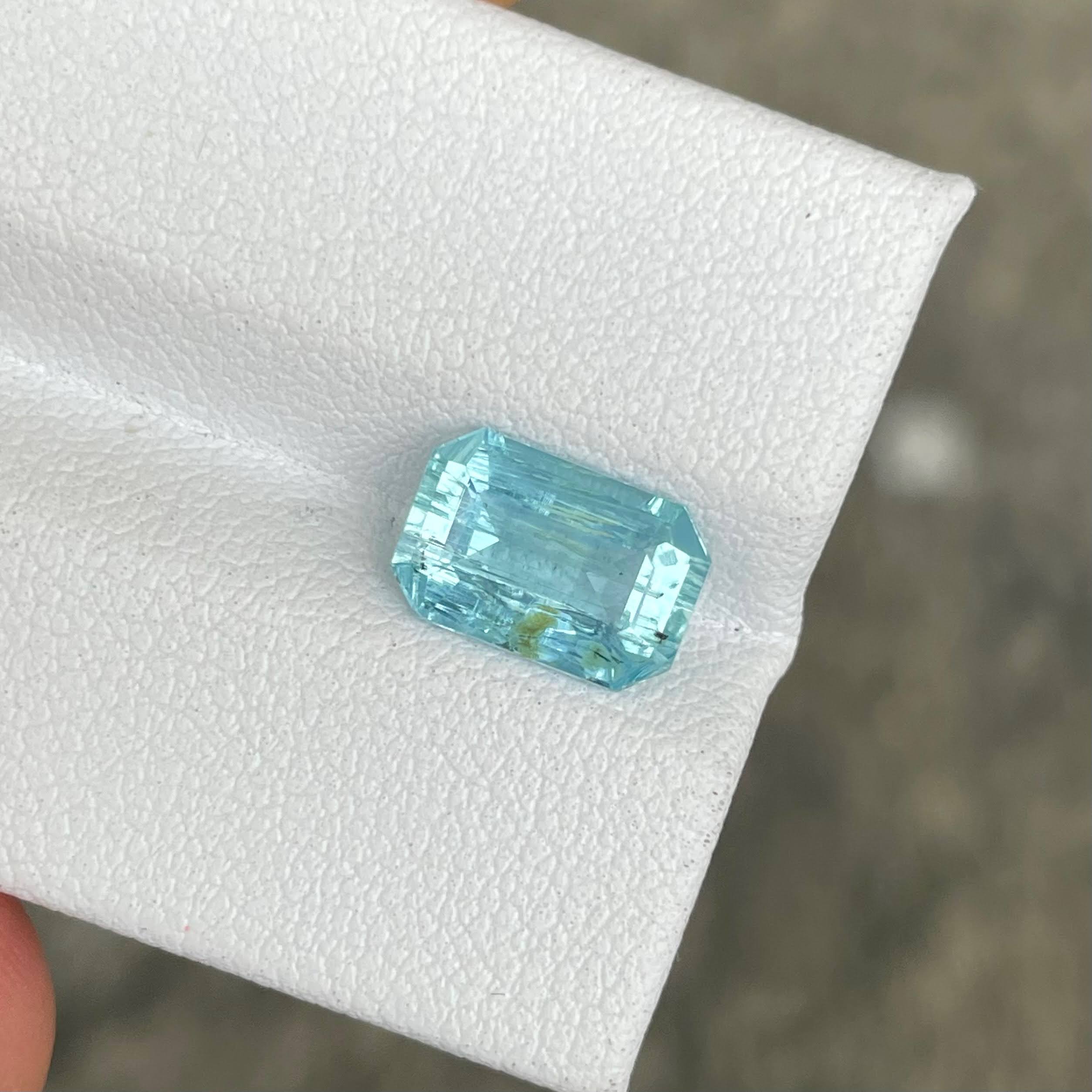 1.92 Carats Blue Aquamarine Gemstone