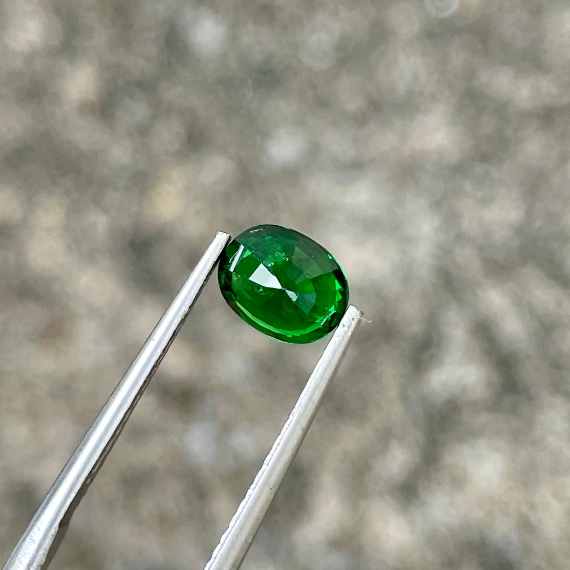 1.47 Carats Green Tsavorite Oval Garnet 