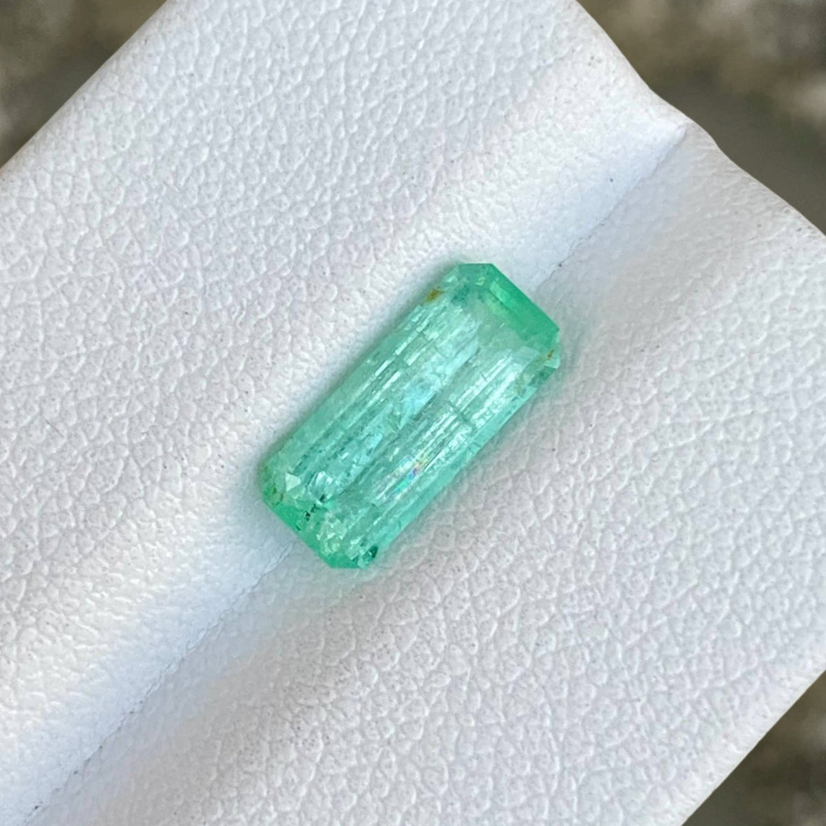 1.89 Carats Emerald Faceted Gemstone