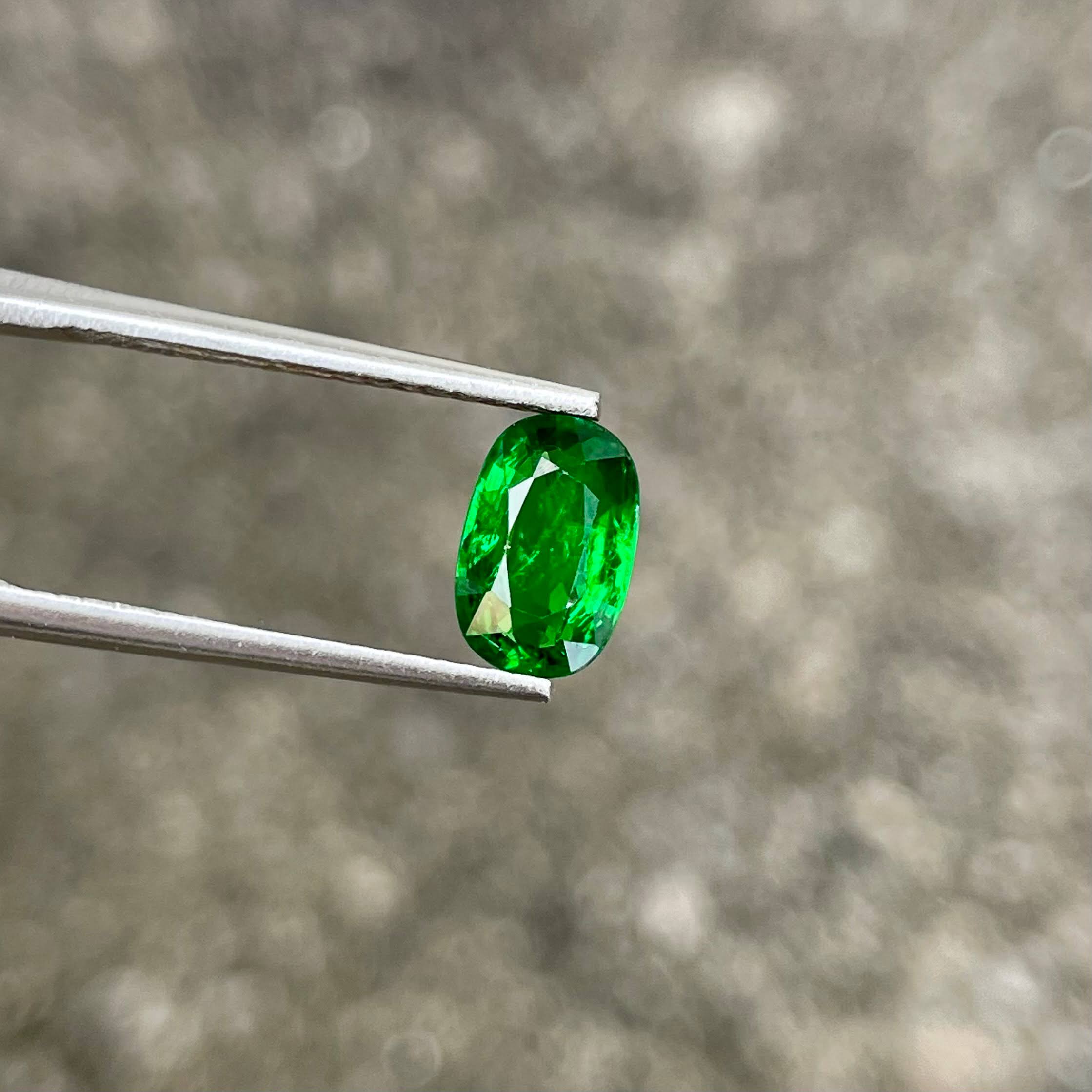 1.72 Carats Green Tsavorite Oval Garnet