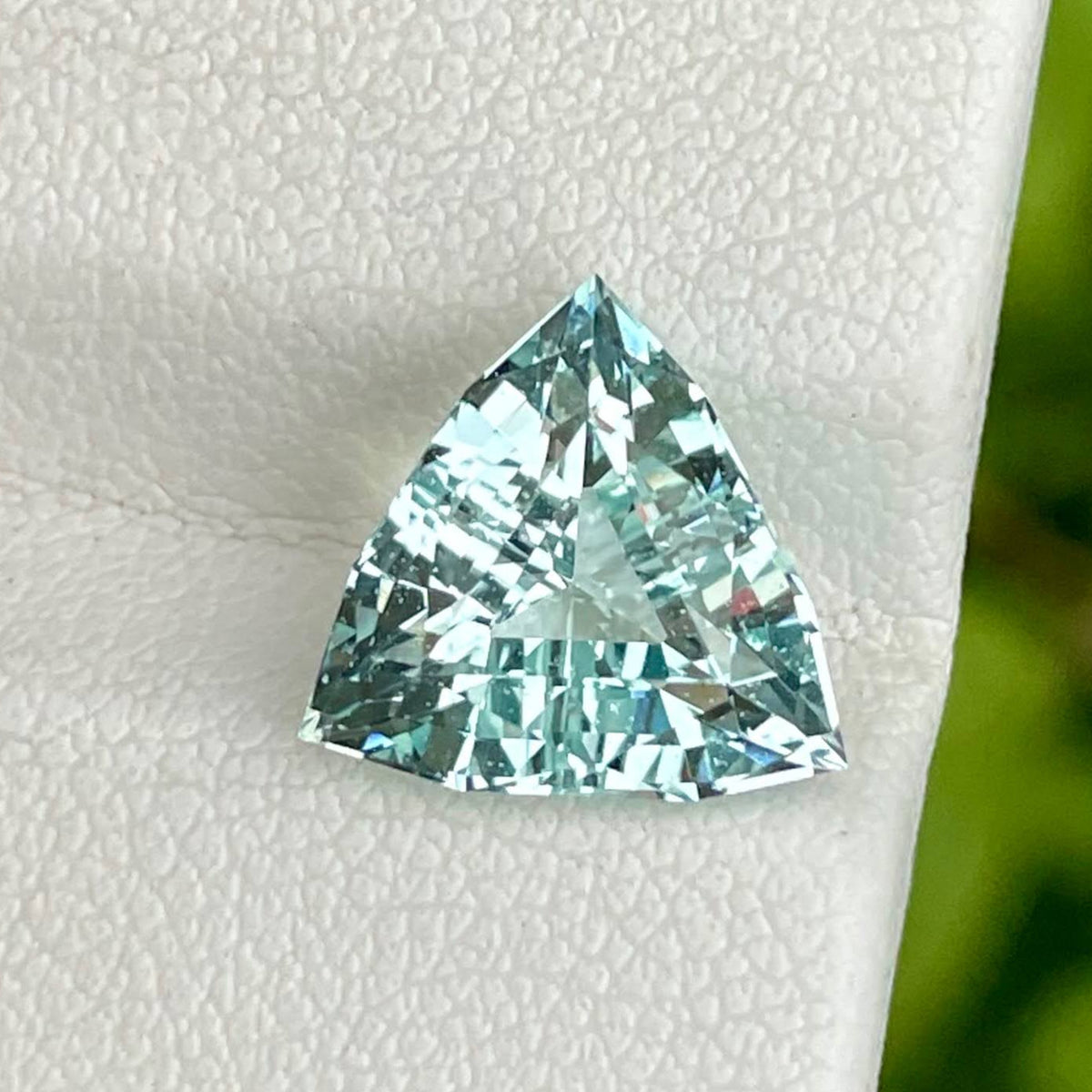 3.80 Carats Blue Aquamarine Stone