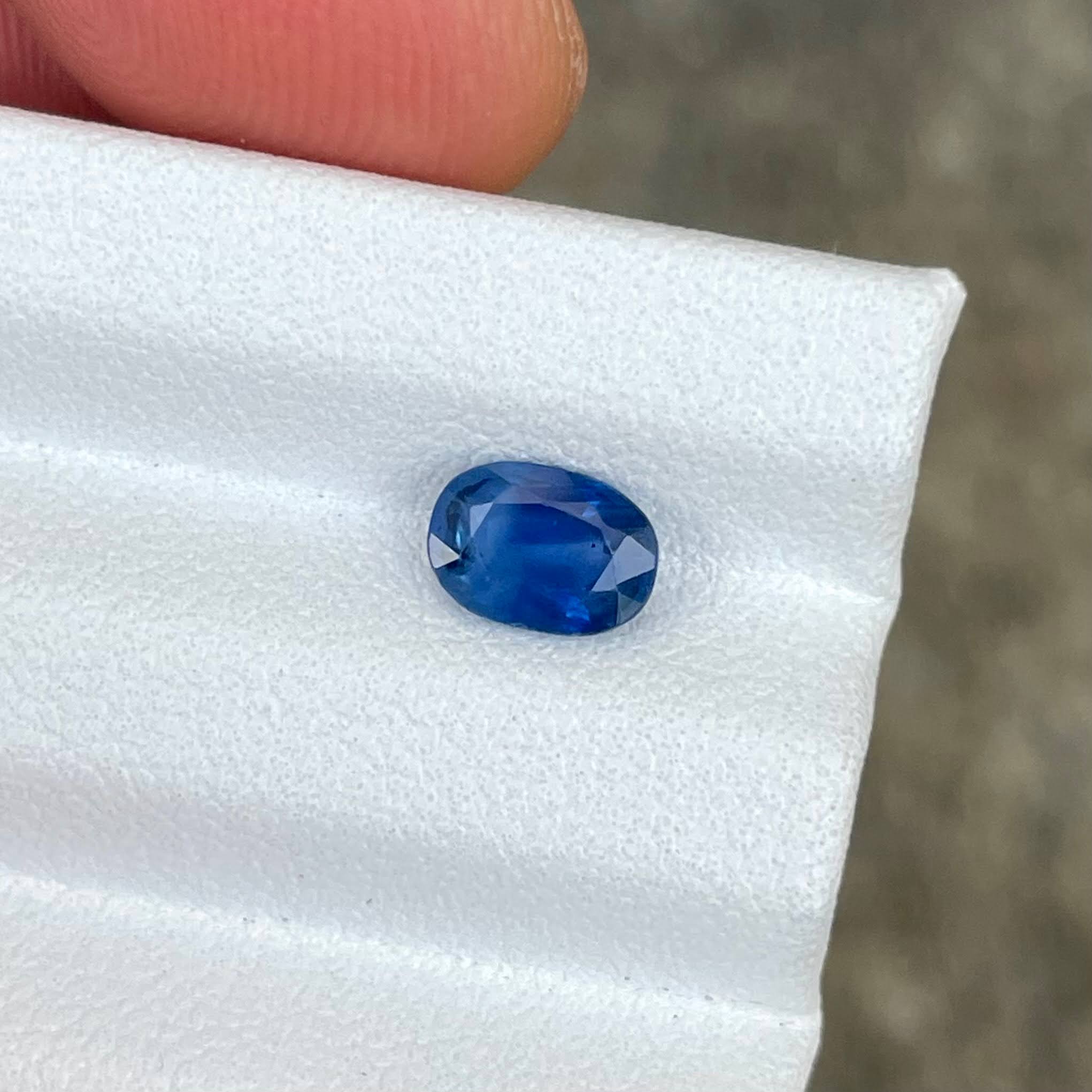 0.98 Carats Blue Sapphire Oval Stone