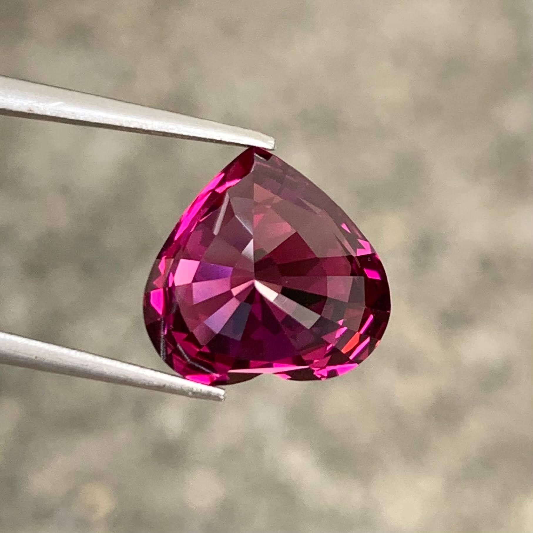 6-28-carats-vivid-reddish-pink-garnet-heart-faceted-cut-natural-nigerian-gemstone