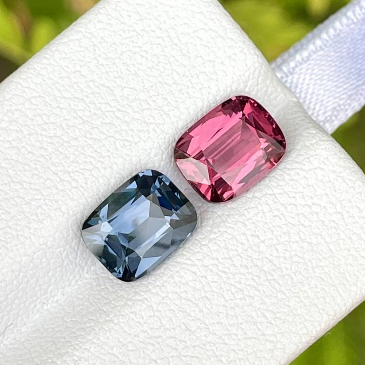 4.96 Carats Opposite Color Spinel Pair