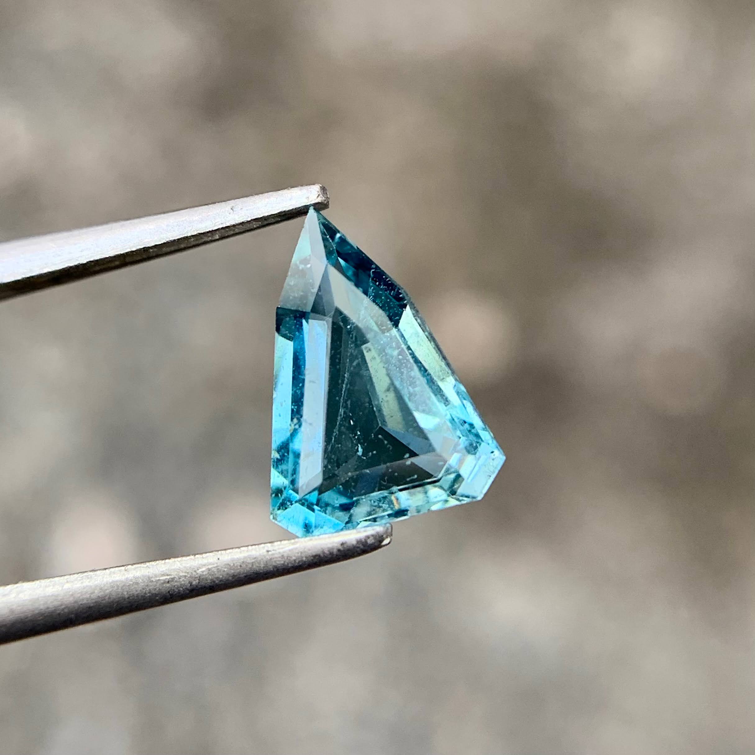 1.02 Ct Intense Blue Aquamarine Trilliant