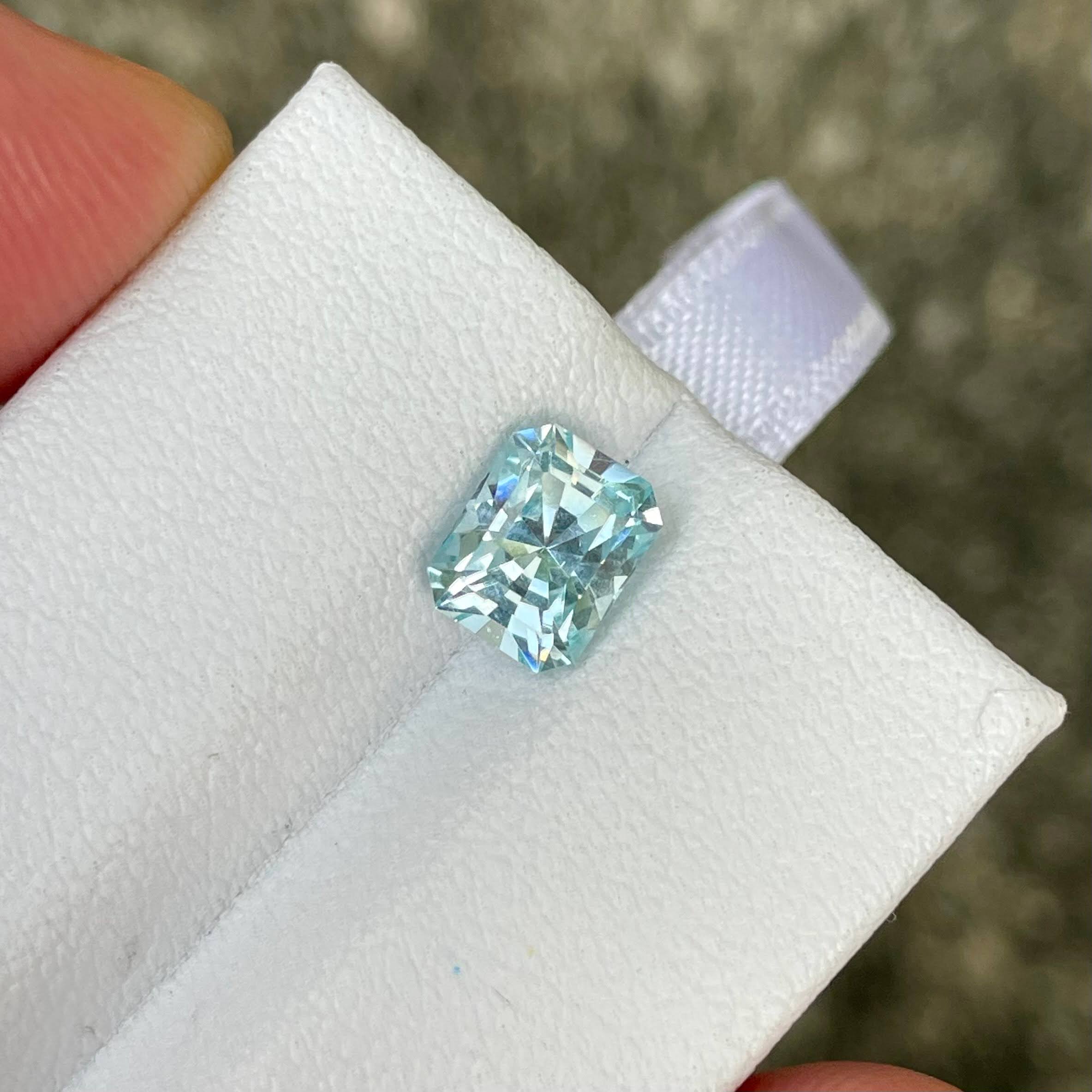 1.45 Carats Blue Aquamarine Gemstone