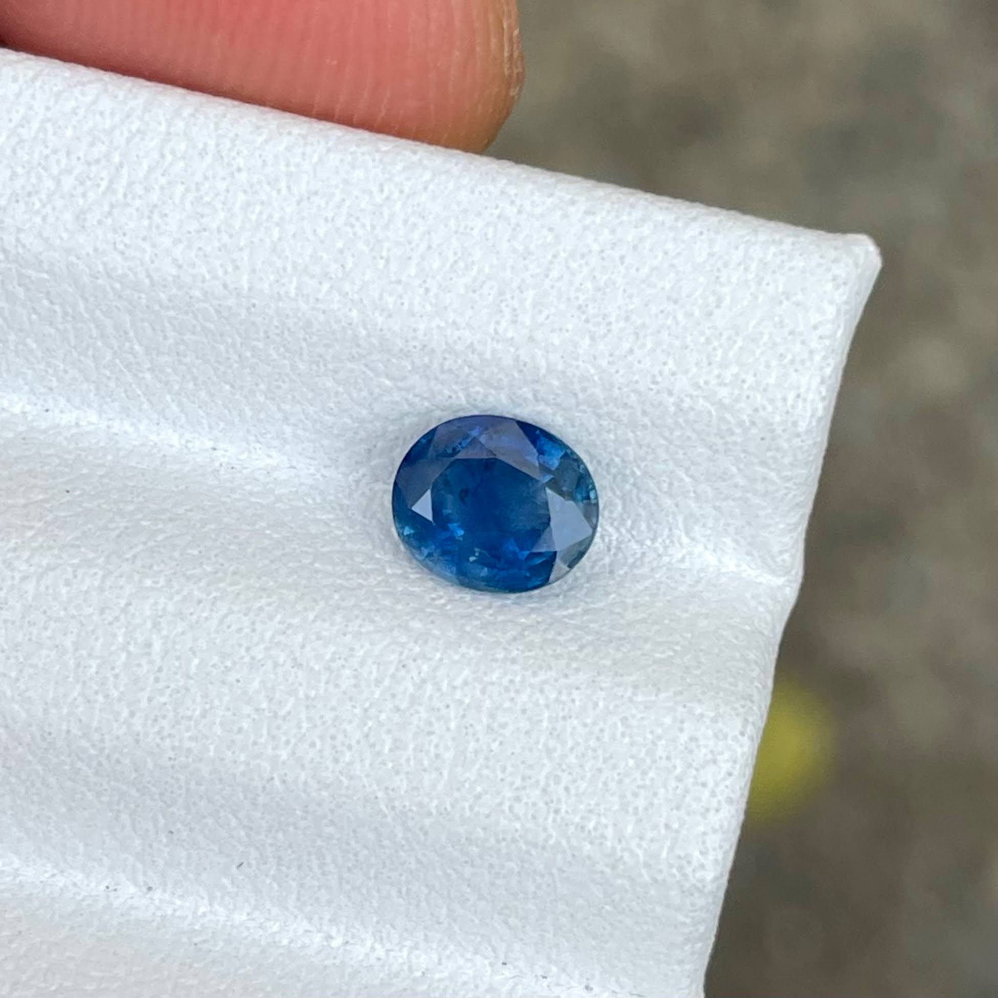 0.81 Carats Blue Sapphire Oval Stone