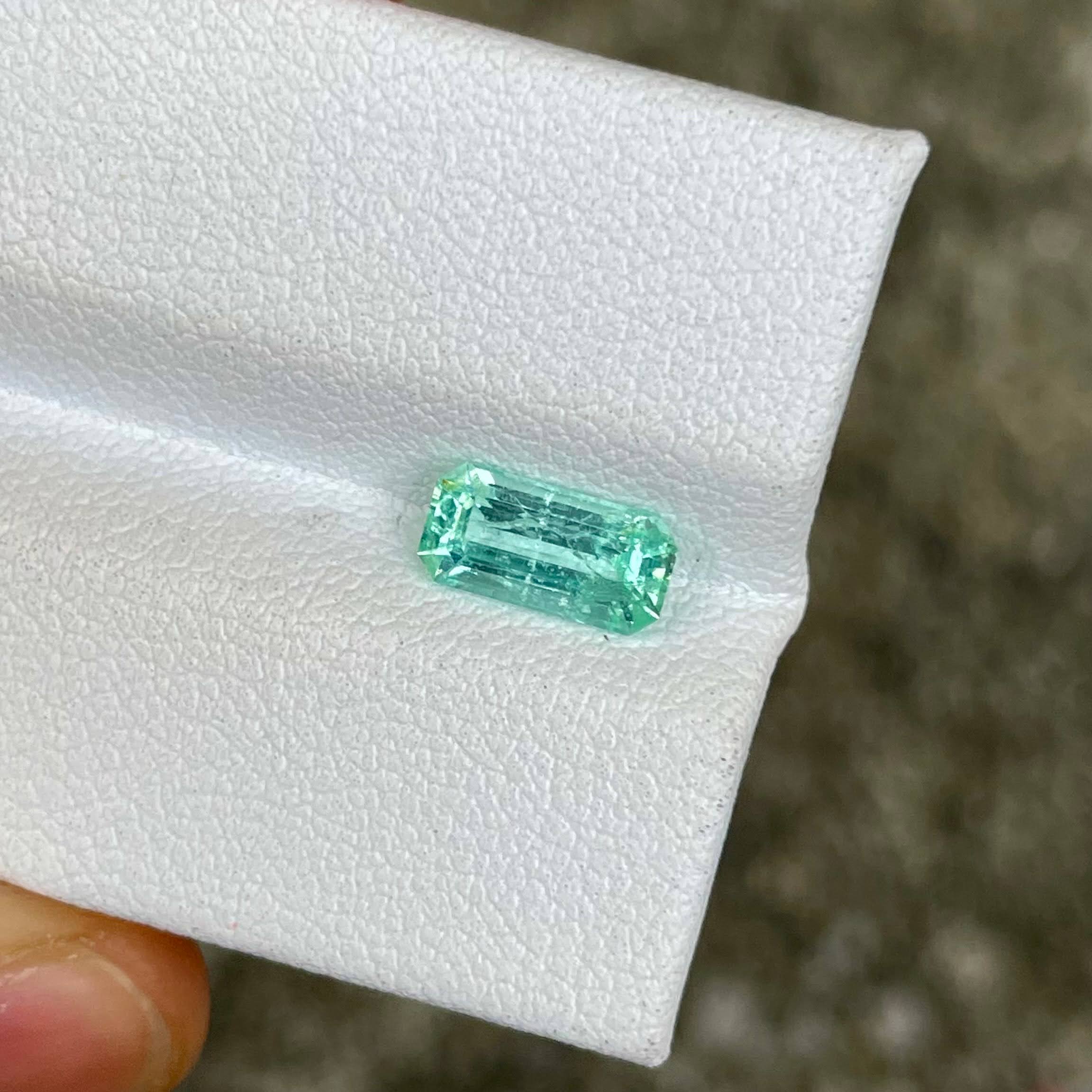 1.05 Carats Emerald Faceted Gemstone