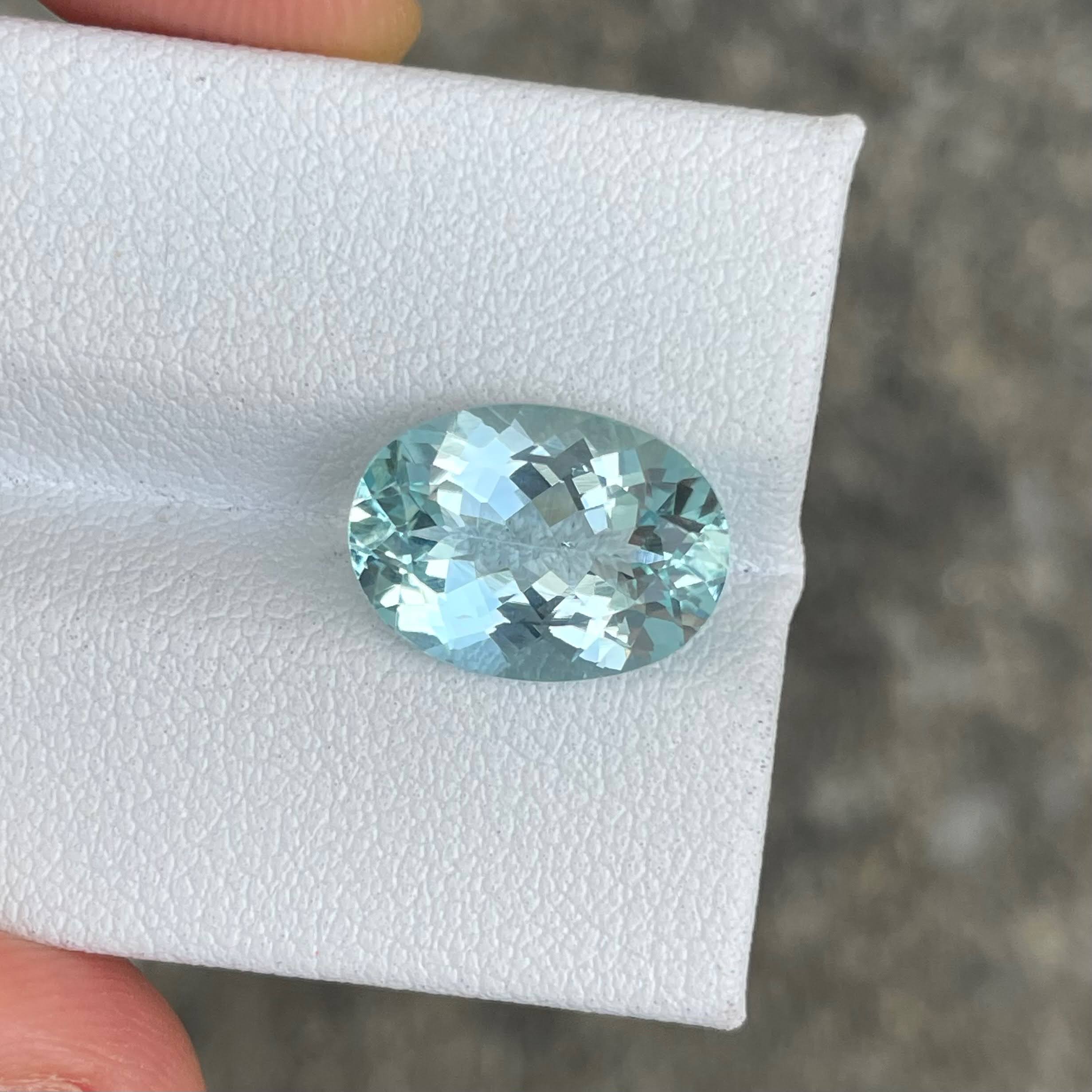 4.24 Carats Blue Aquamarine Oval Stone