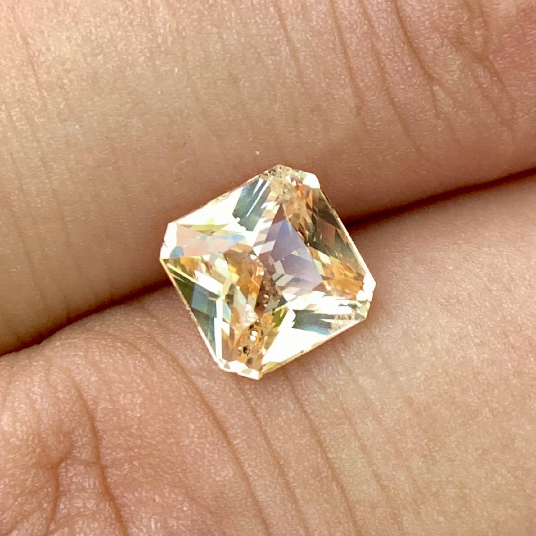 2-06ct-yellow-peach-sapphire-sri-lanka-octagon
