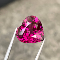 6-28-carats-vivid-reddish-pink-garnet-heart-faceted-cut-natural-nigerian-gemstone