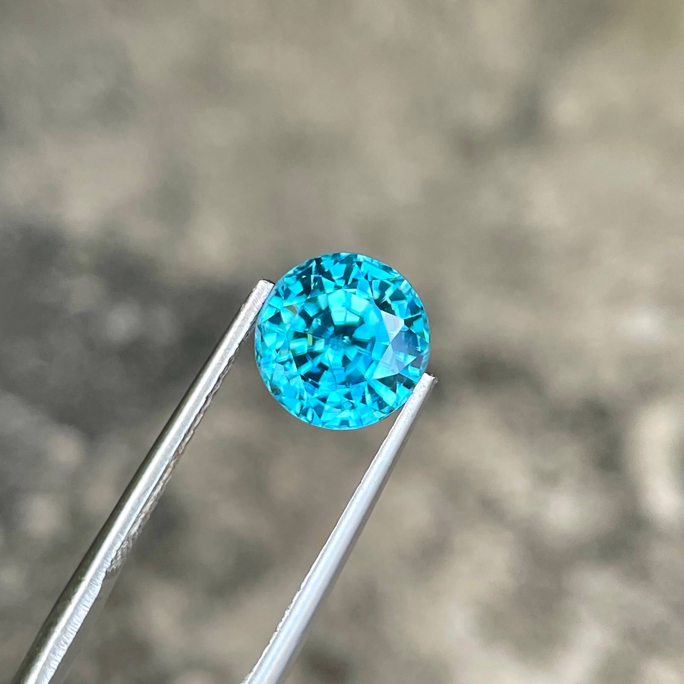 5.75 Carats Blue Cushion Zircon Stone