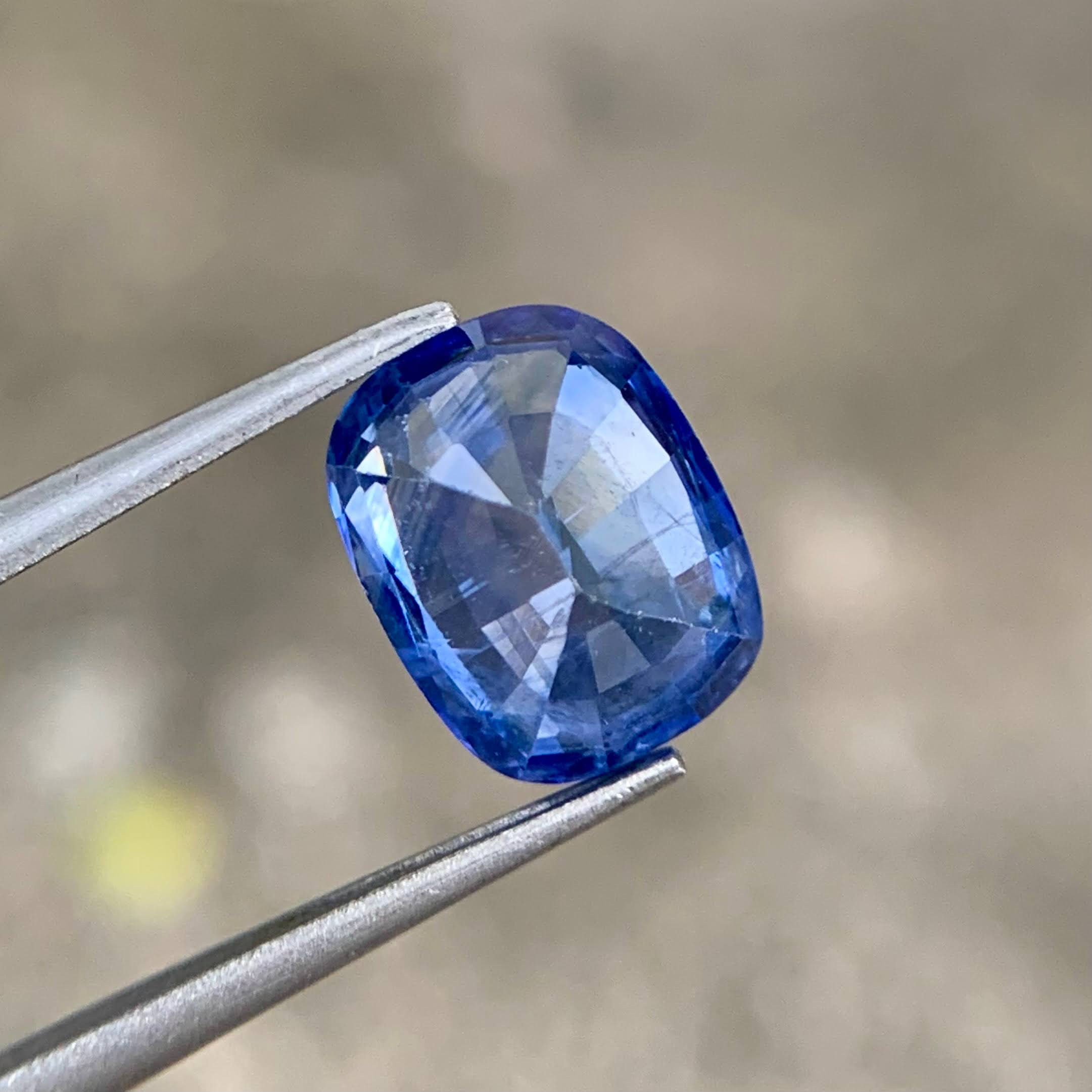 3.98Ct Cornflower Blue Sapphire