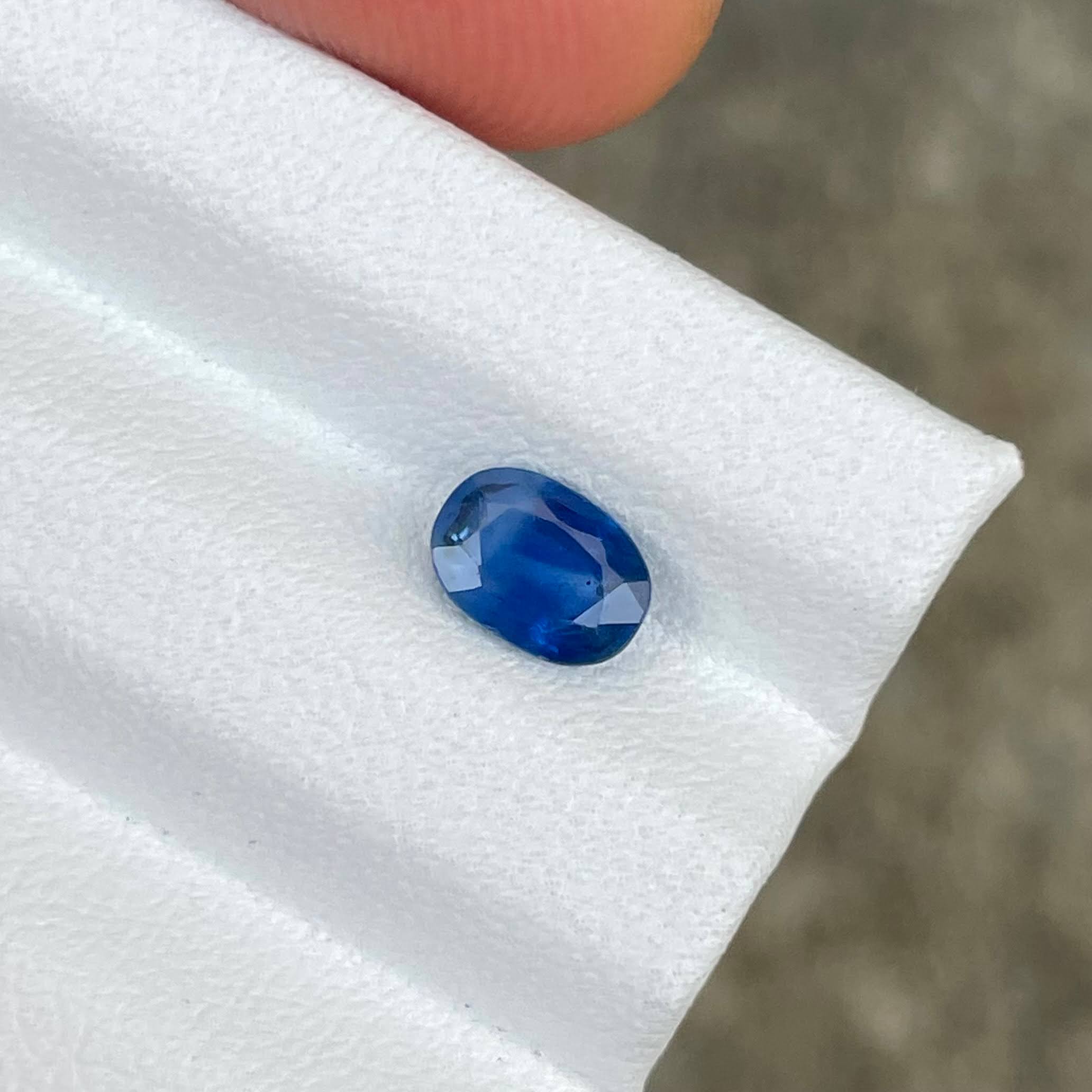 0.98 Carats Blue Sapphire Oval Stone