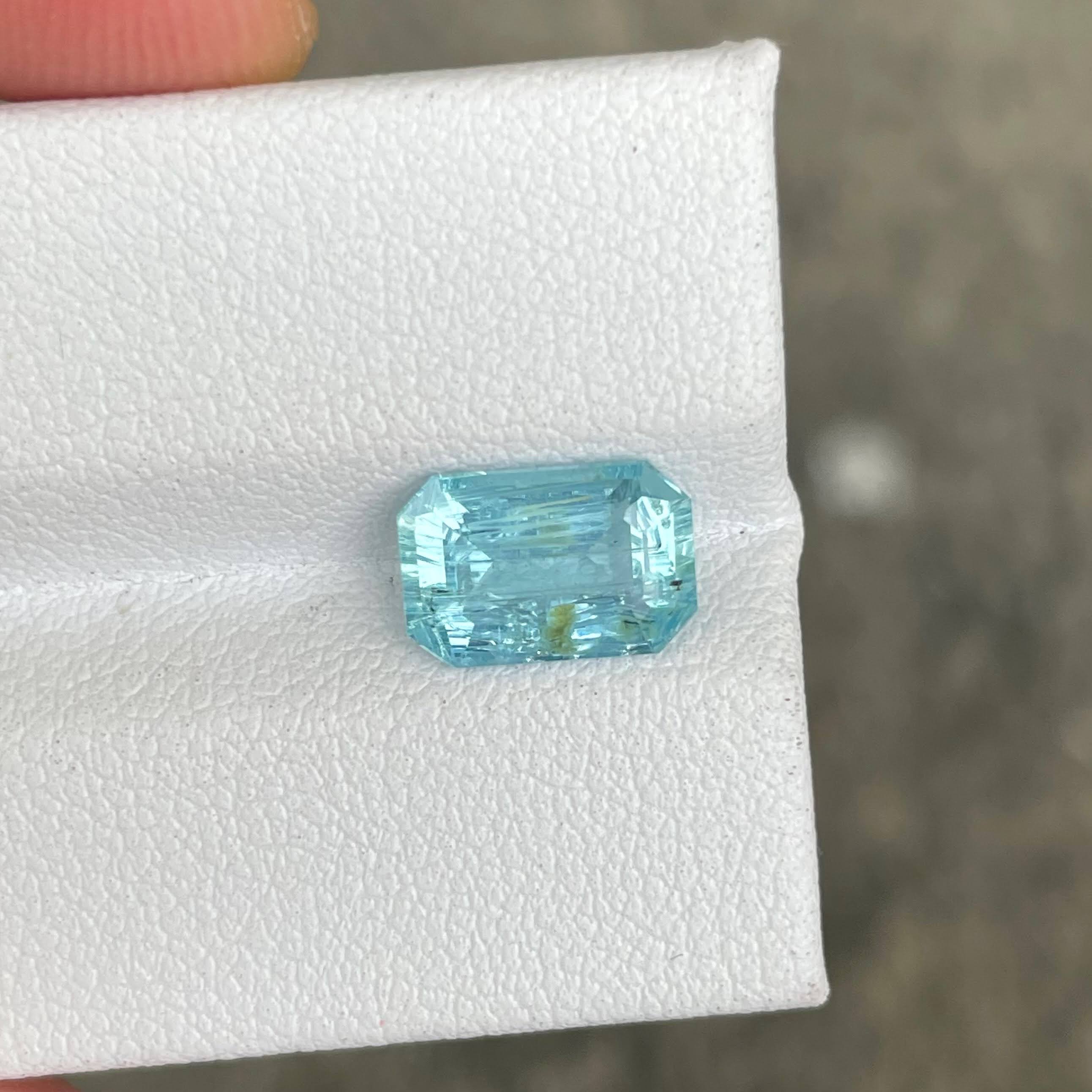 1.92 Carats Blue Aquamarine Gemstone