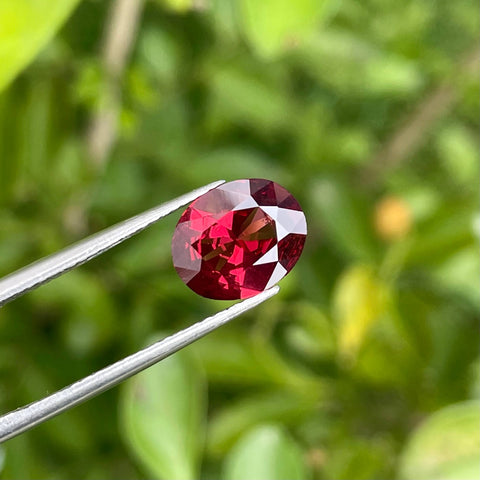 2.25 Carats Reddish Garnet Stone