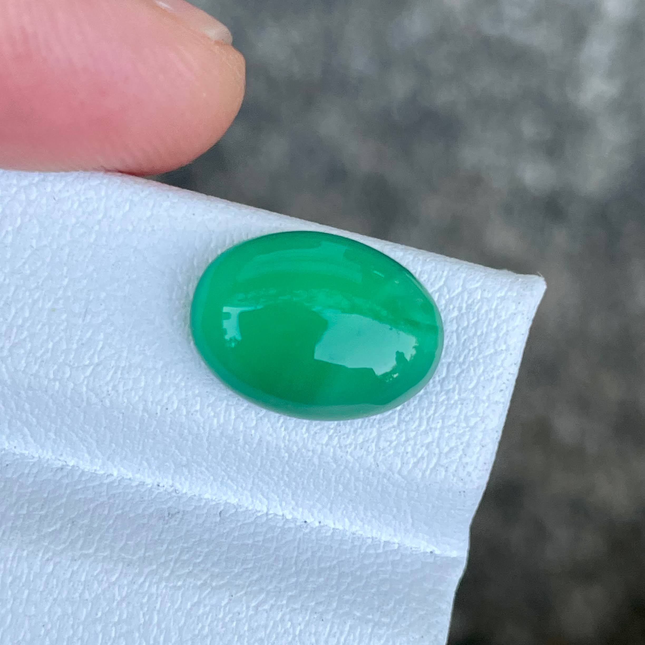 4.54 Carats Green Agate Oval Stone